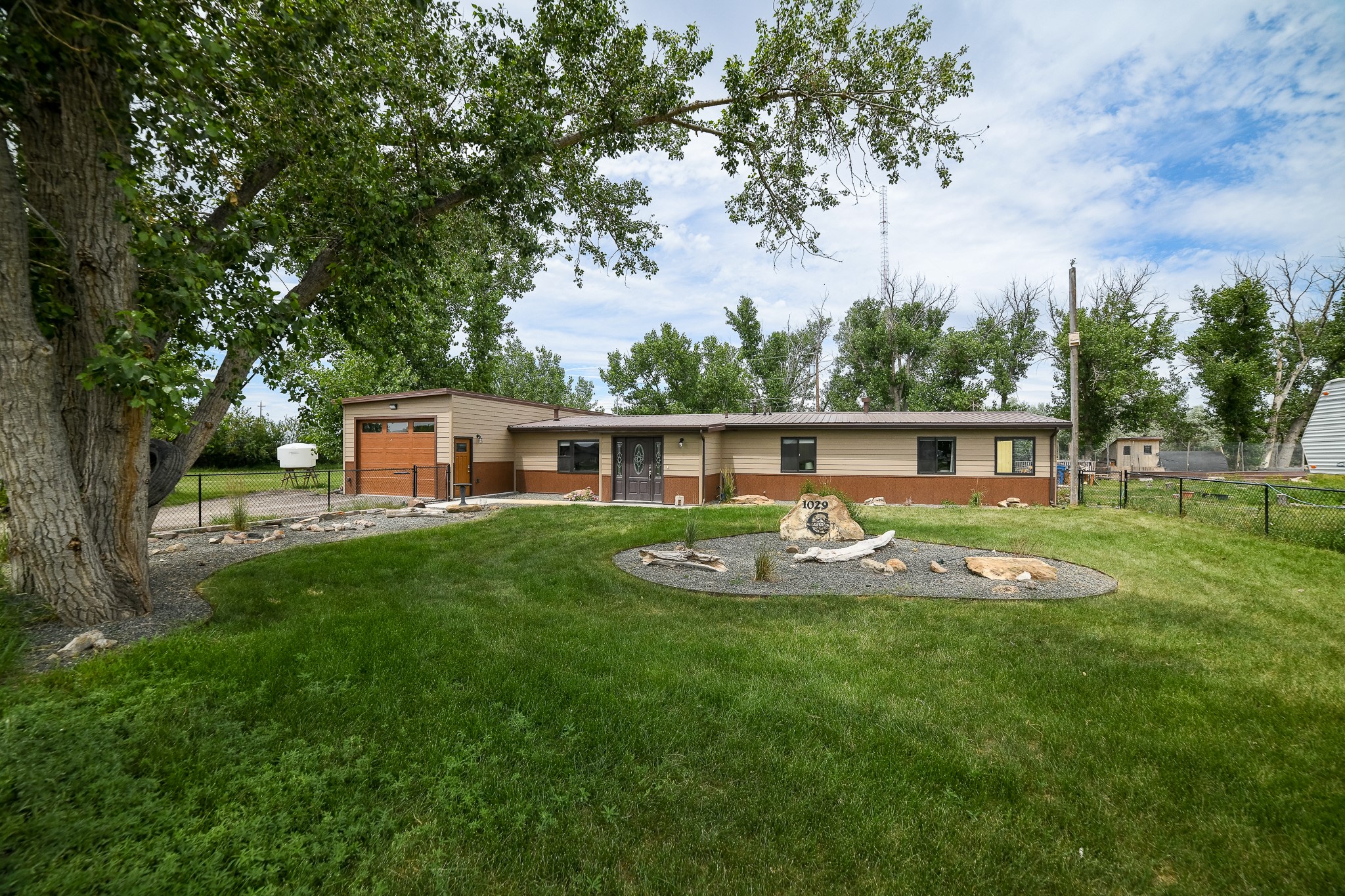 1029 Suburban Drive — photo