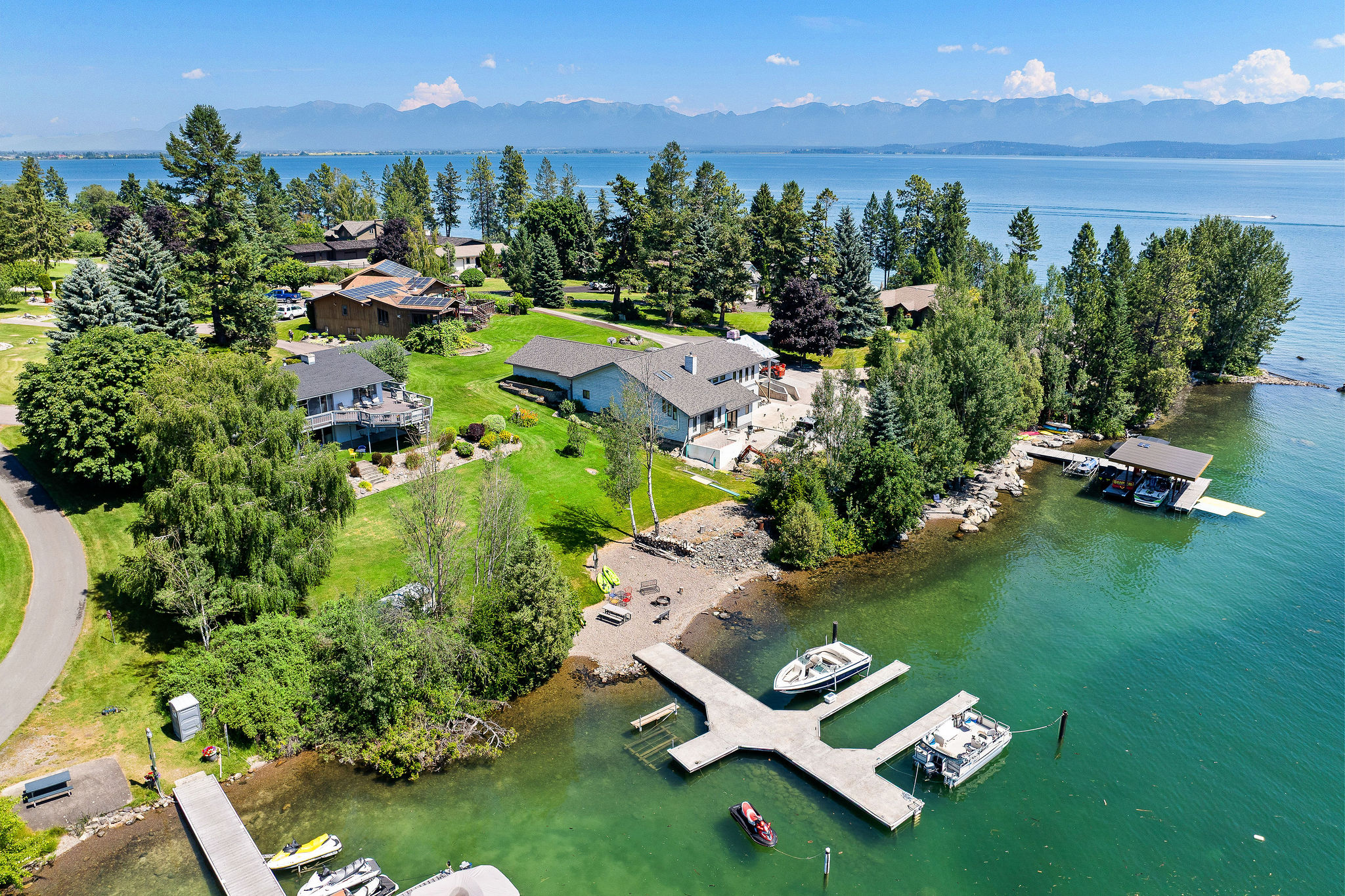 205 Lakeshore Drive — photo