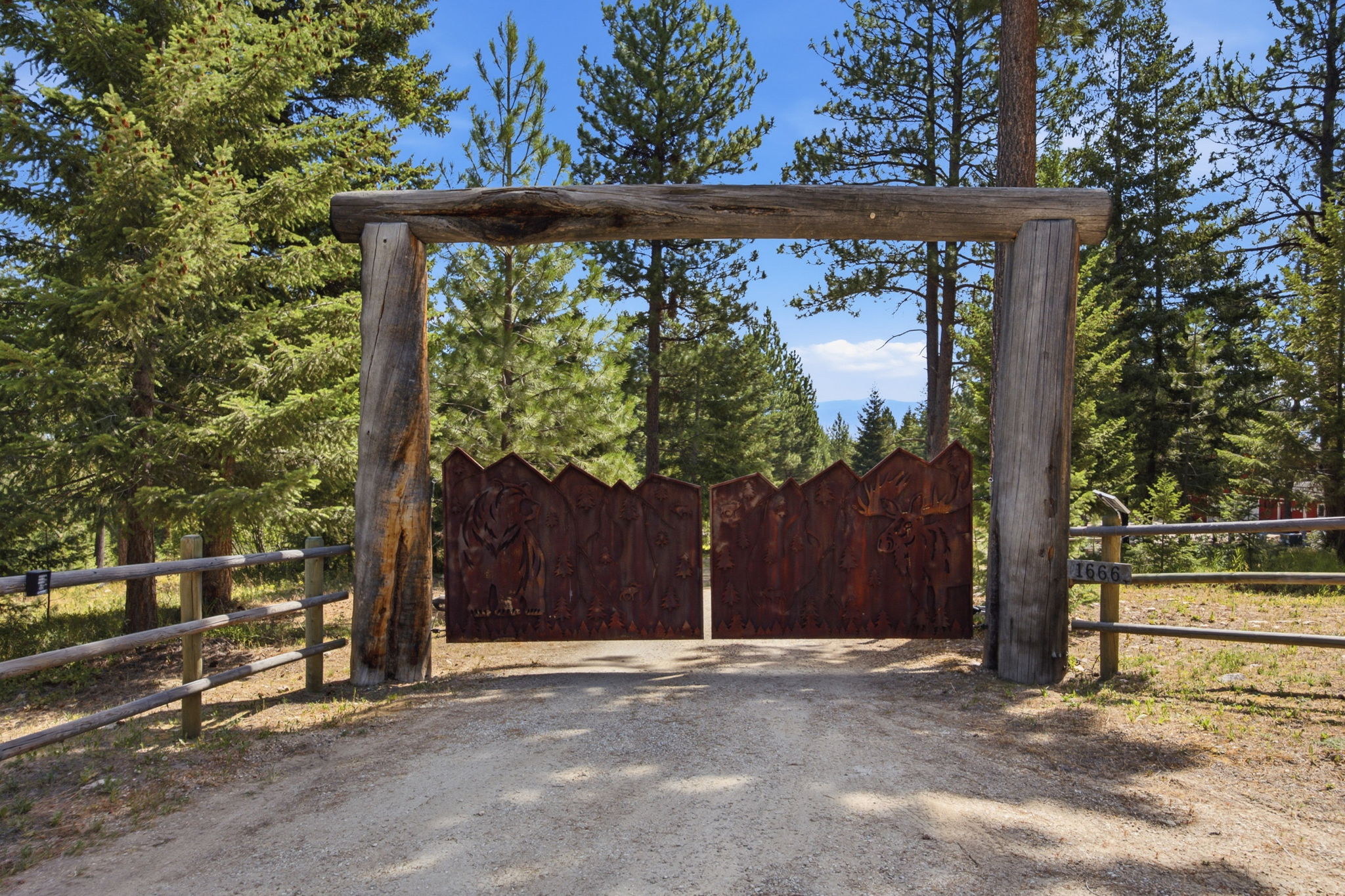 1666 Bear Face & Elizabeth Lane — photo