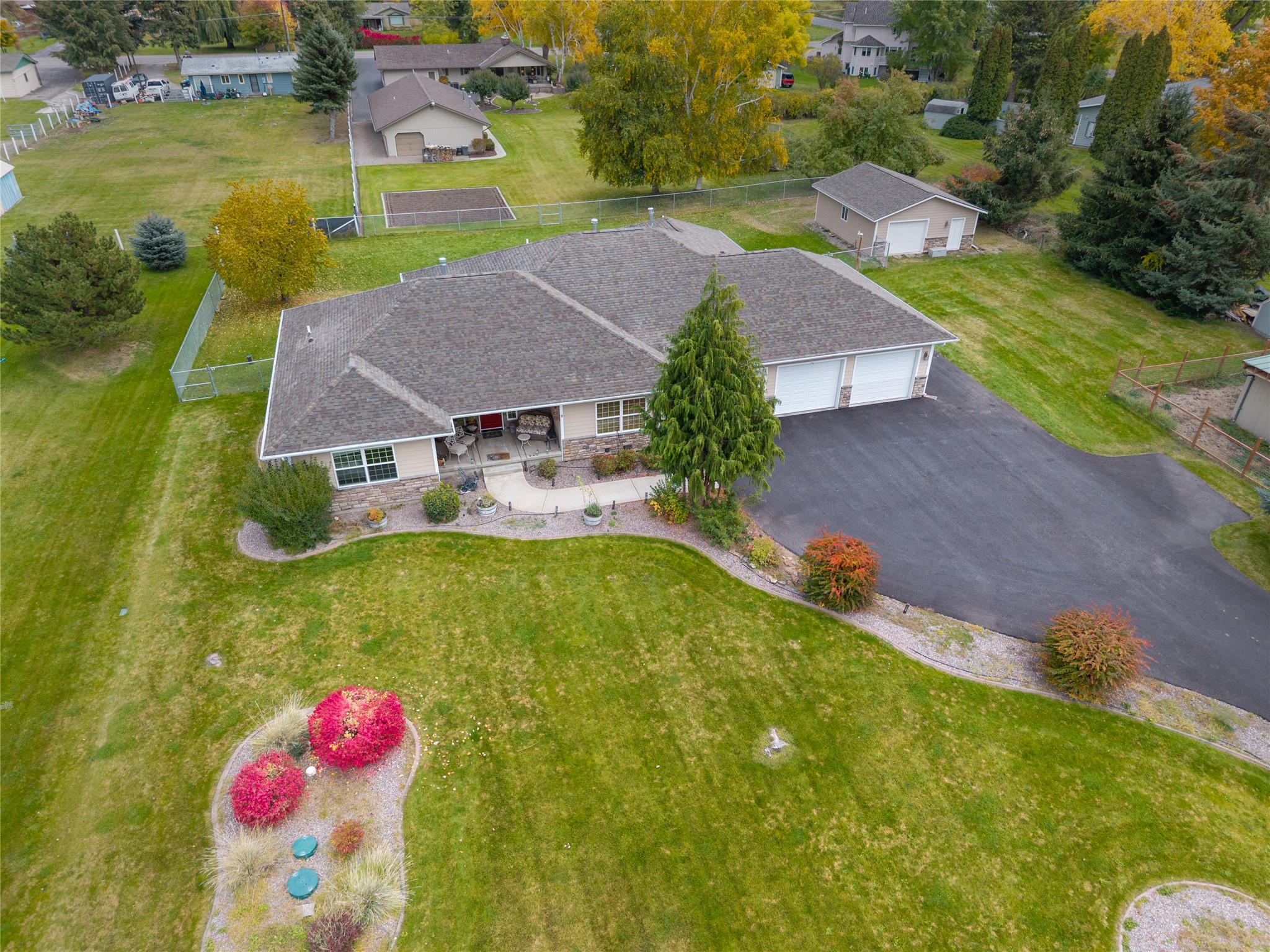 2292 Bald Eagle Close — photo
