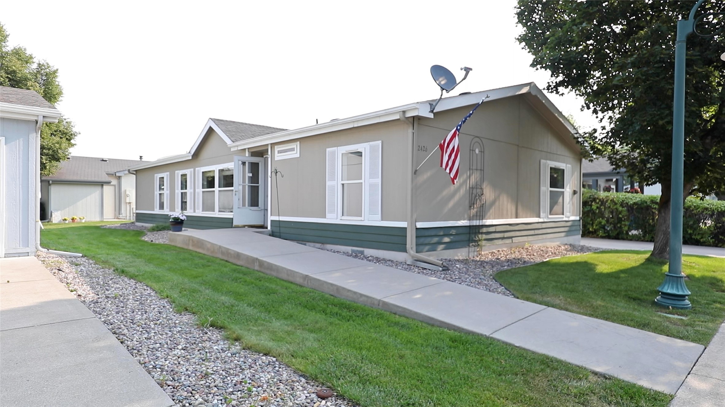 2426 McIntosh Loop — photo