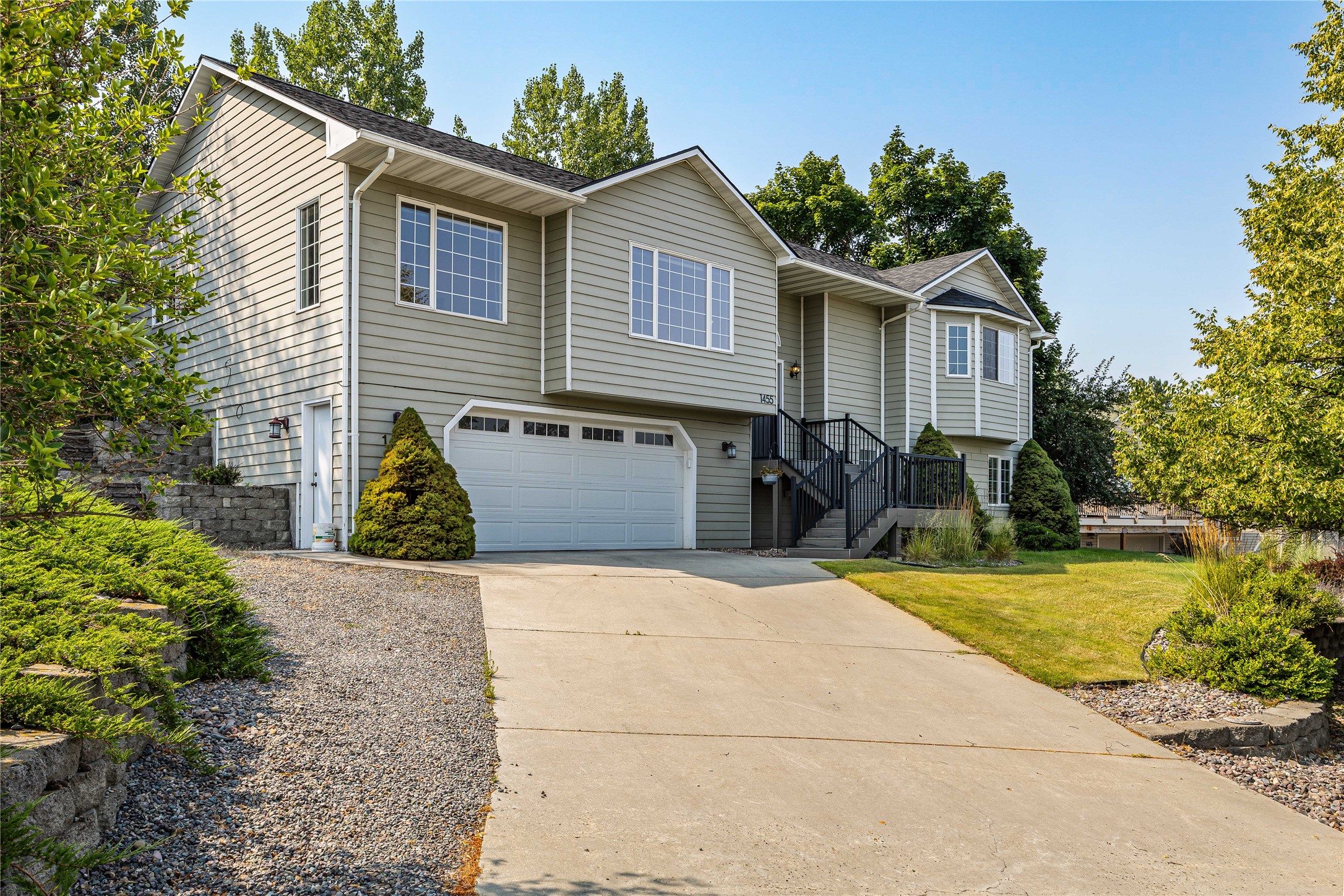 1455 Woodbine Place — photo
