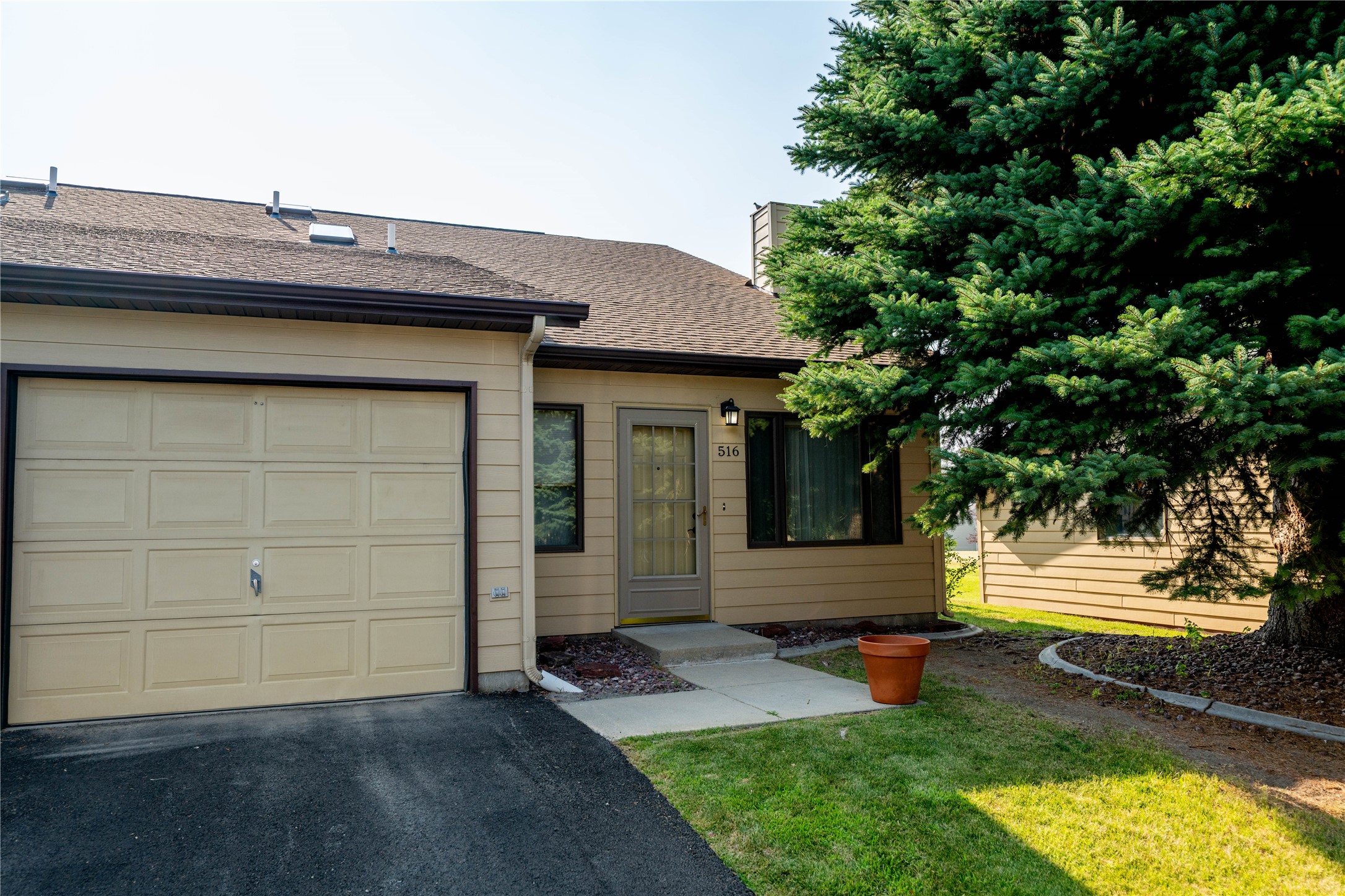 516 Coventry Court — photo