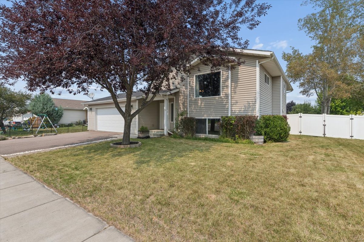 55 Rockefeller Drive — photo
