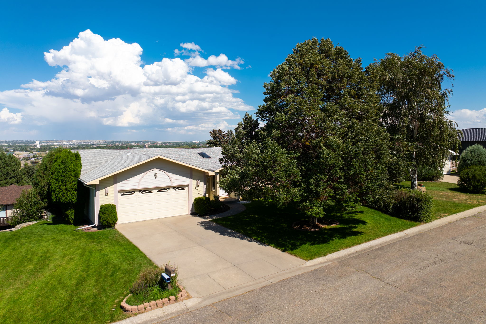 2729 Greenbriar Drive — photo