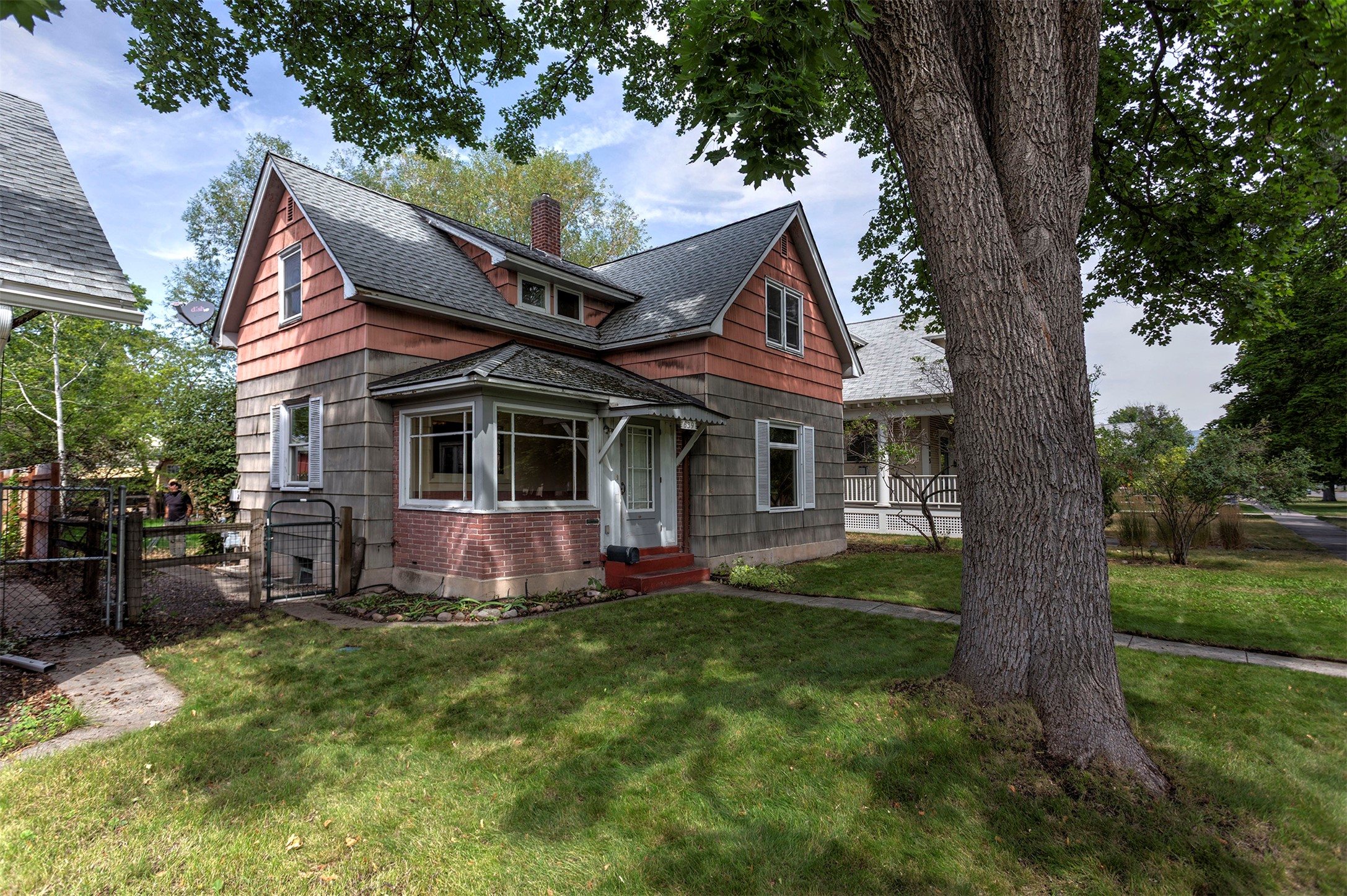 639 Brooks Street — photo