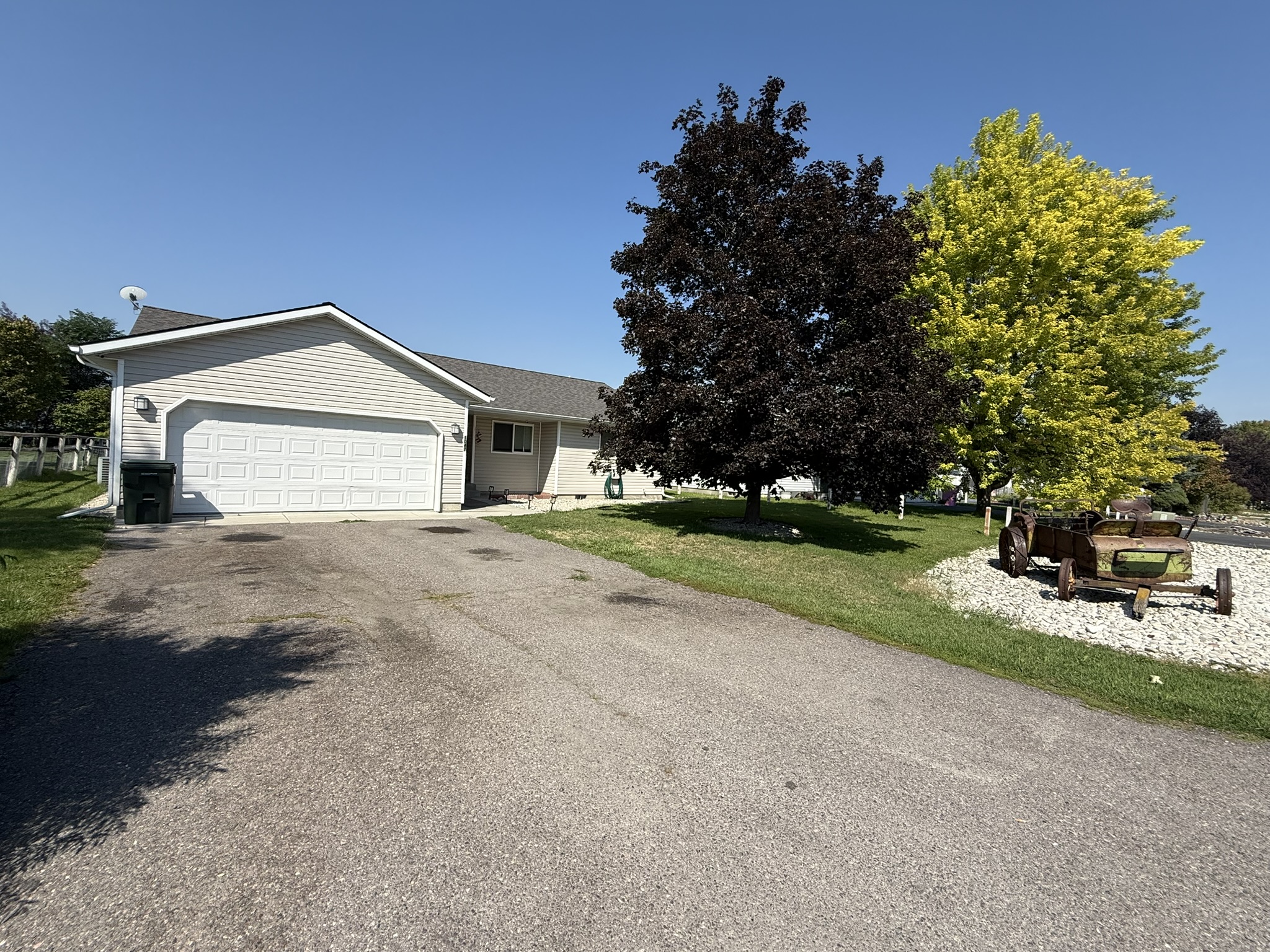 1047 Jessica Court — photo