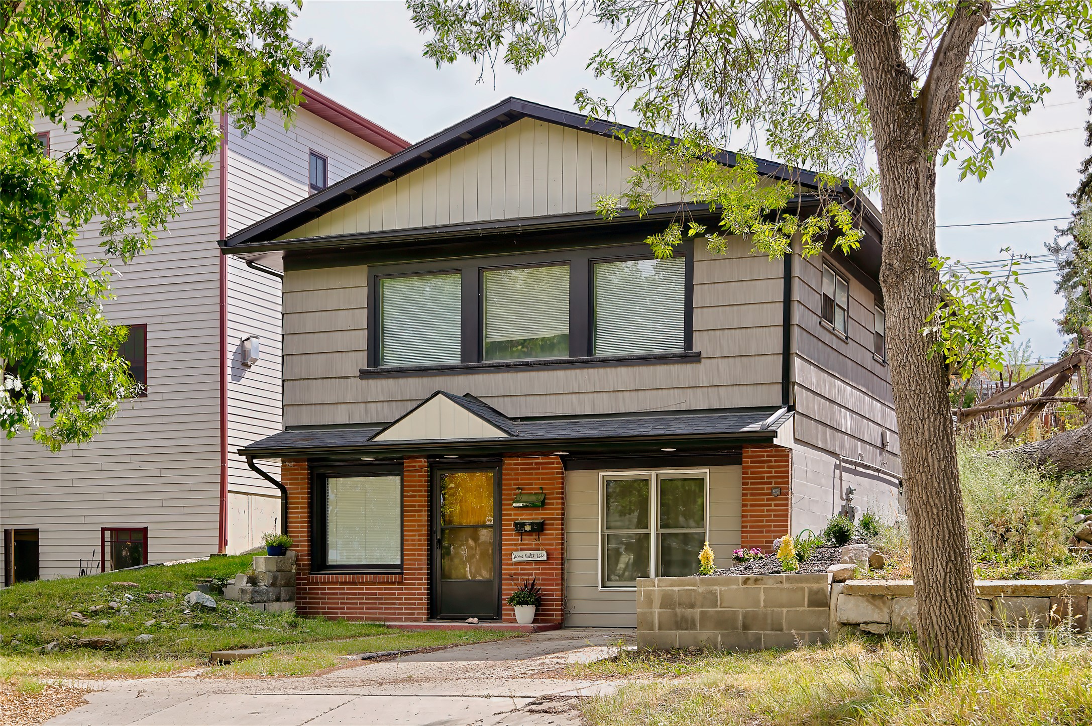 839 E Broadway Street — photo