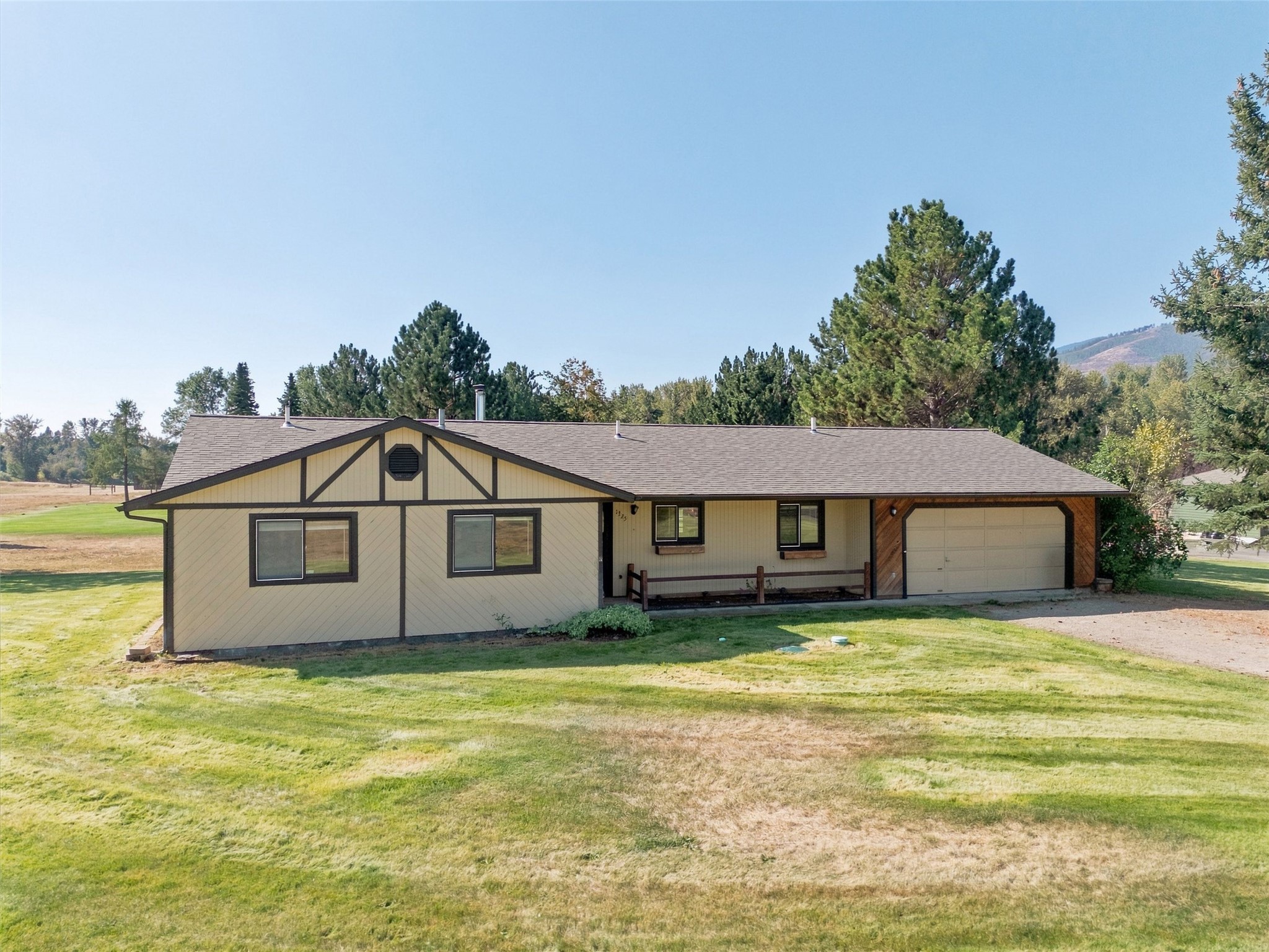 1325 Lena Lane — photo