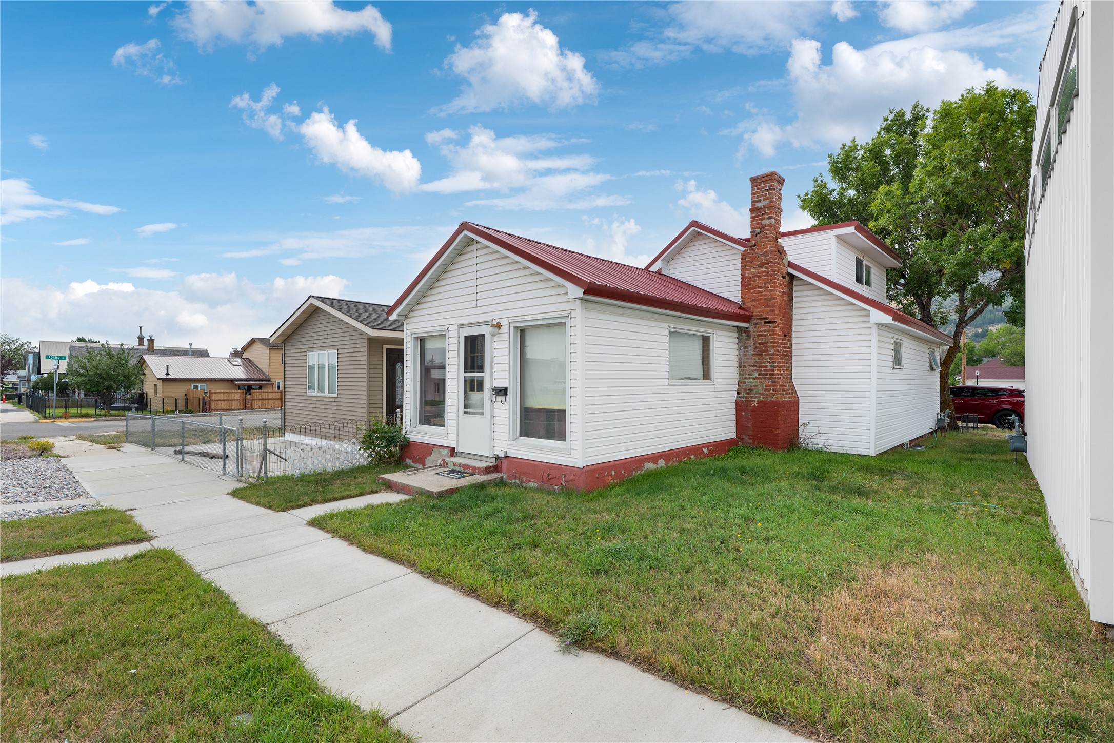 919 E Commercial Avenue — photo