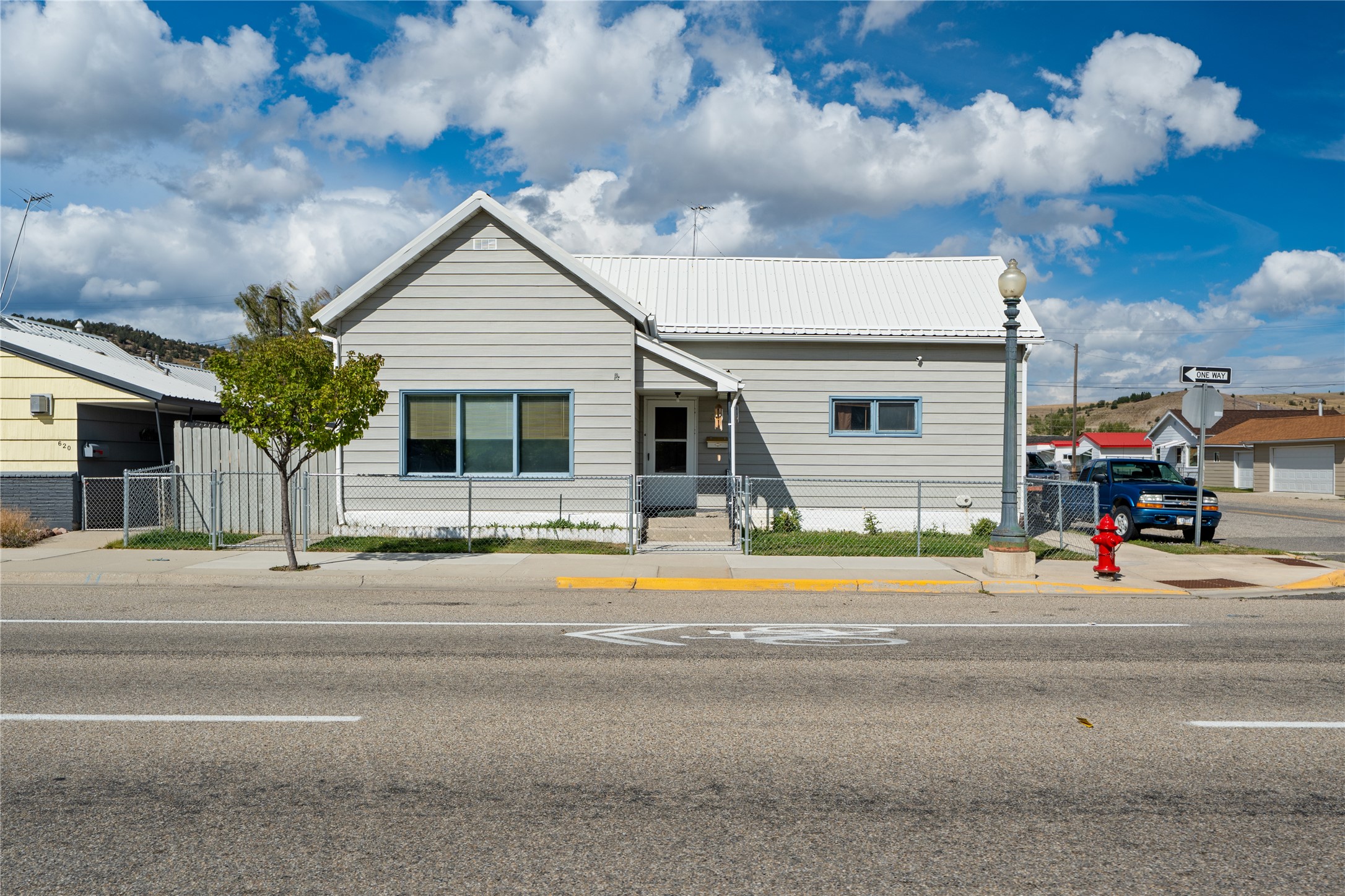 624 E Commercial Avenue — photo