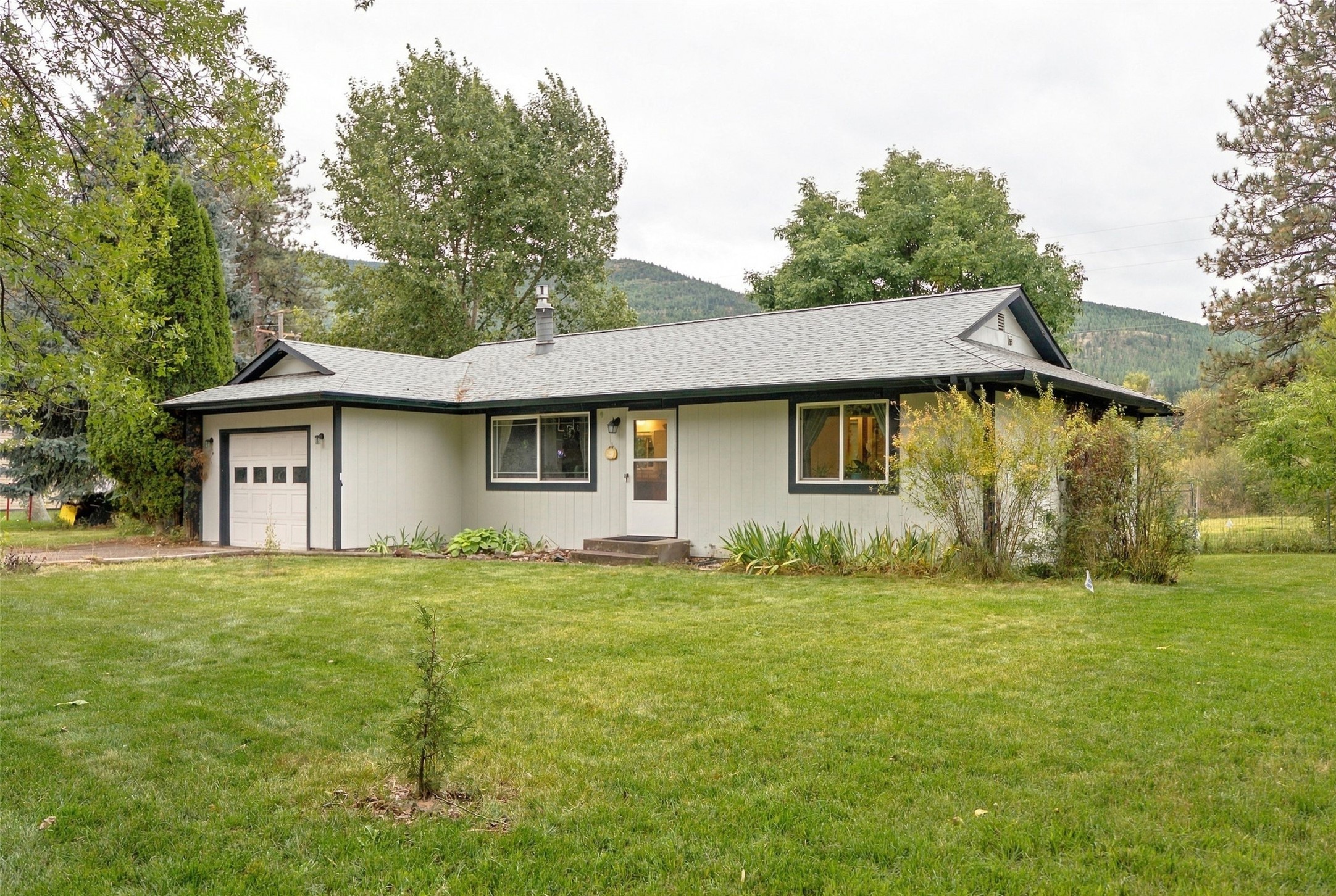 1375 Woodhill Court — photo