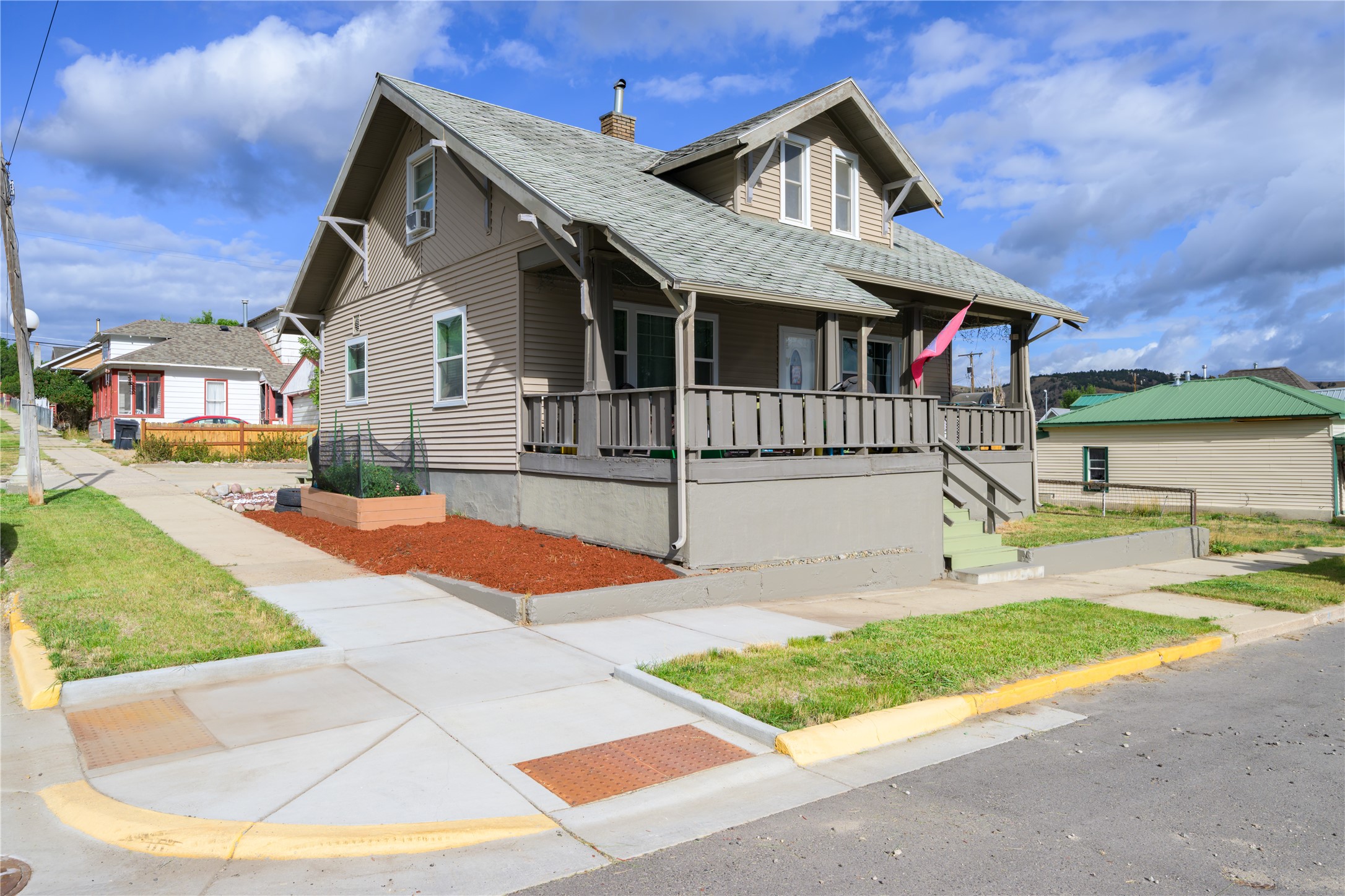 620 Ash Street — photo