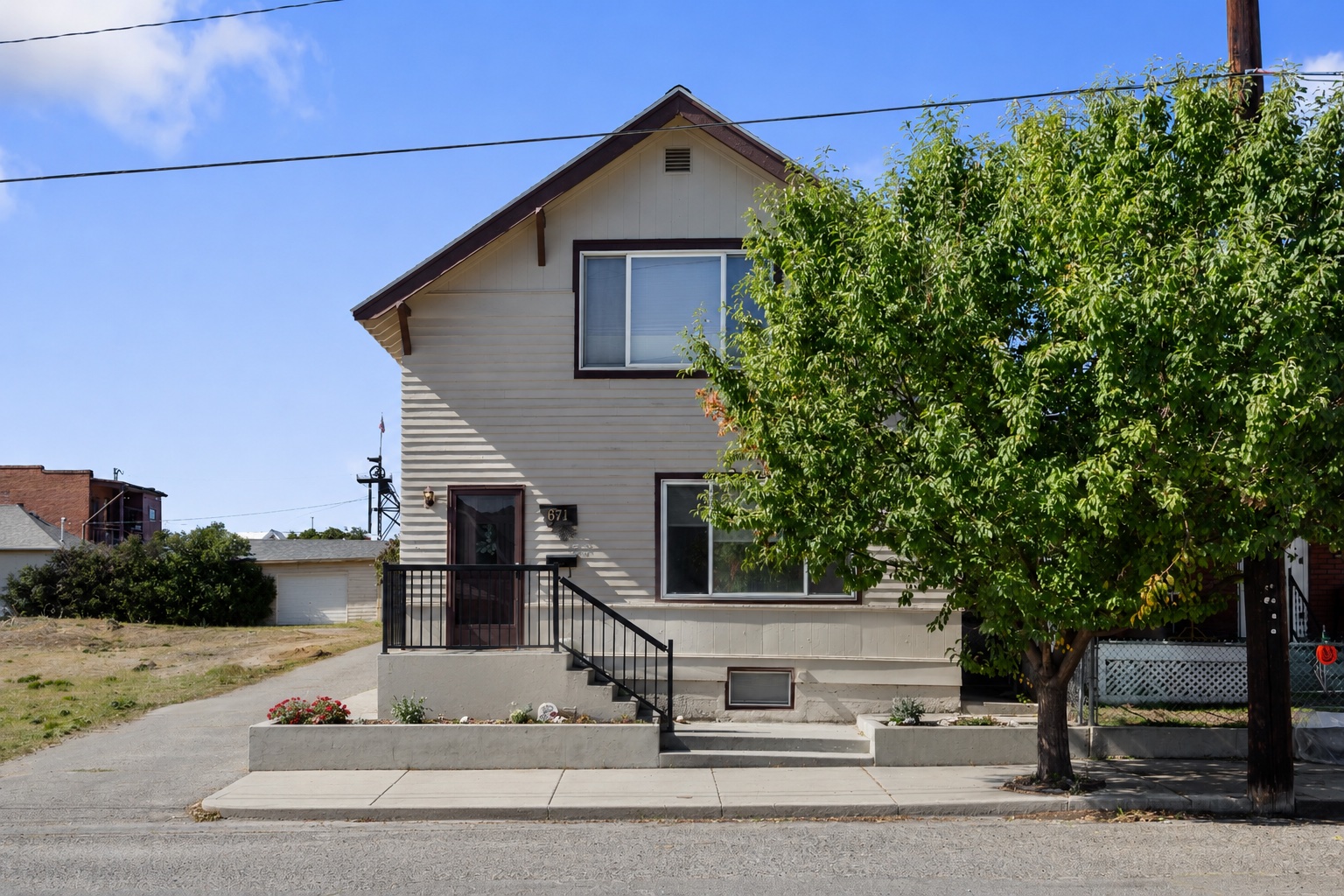 671 S Washington Street — photo