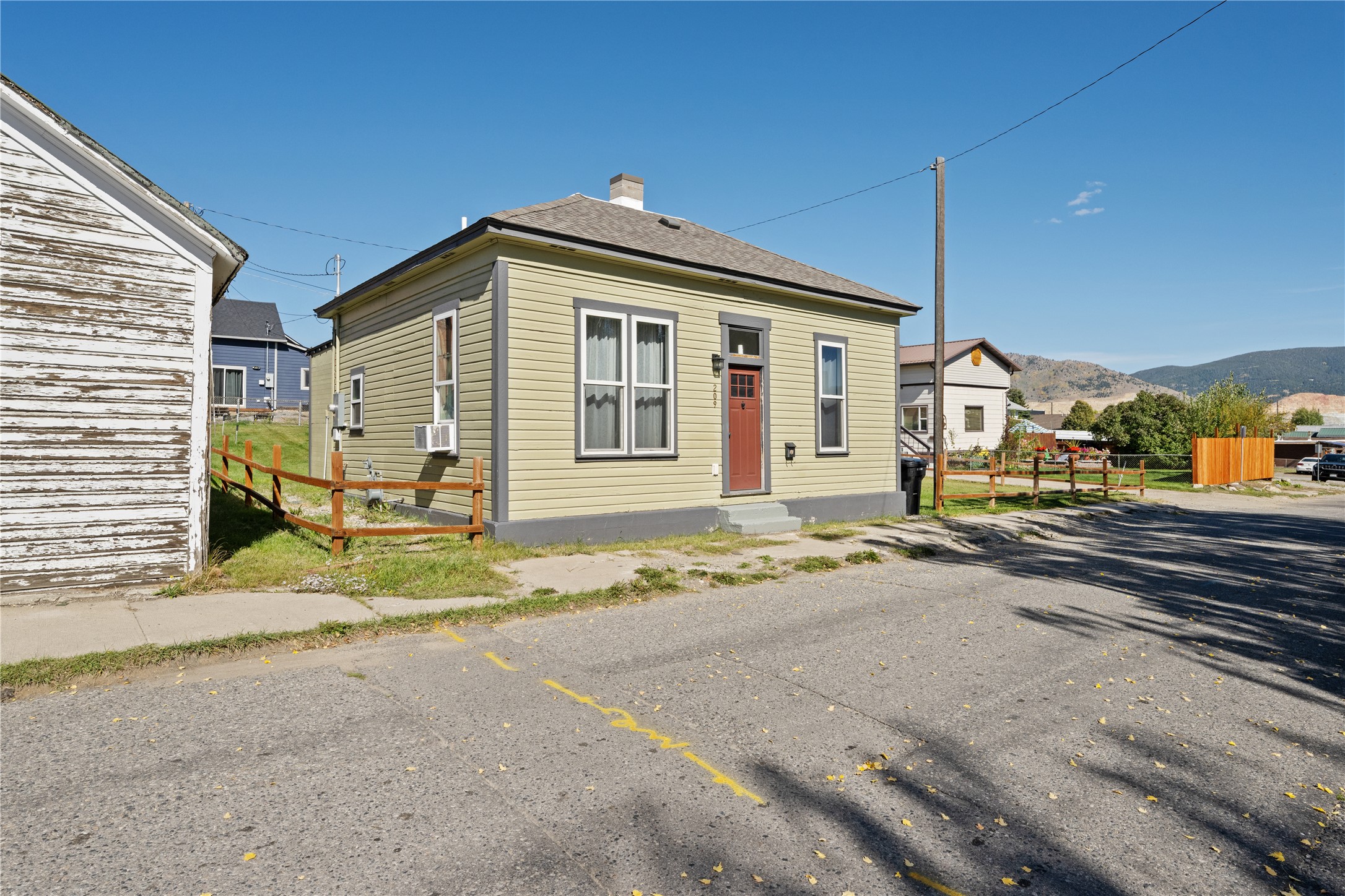 209 Curtis Street — photo
