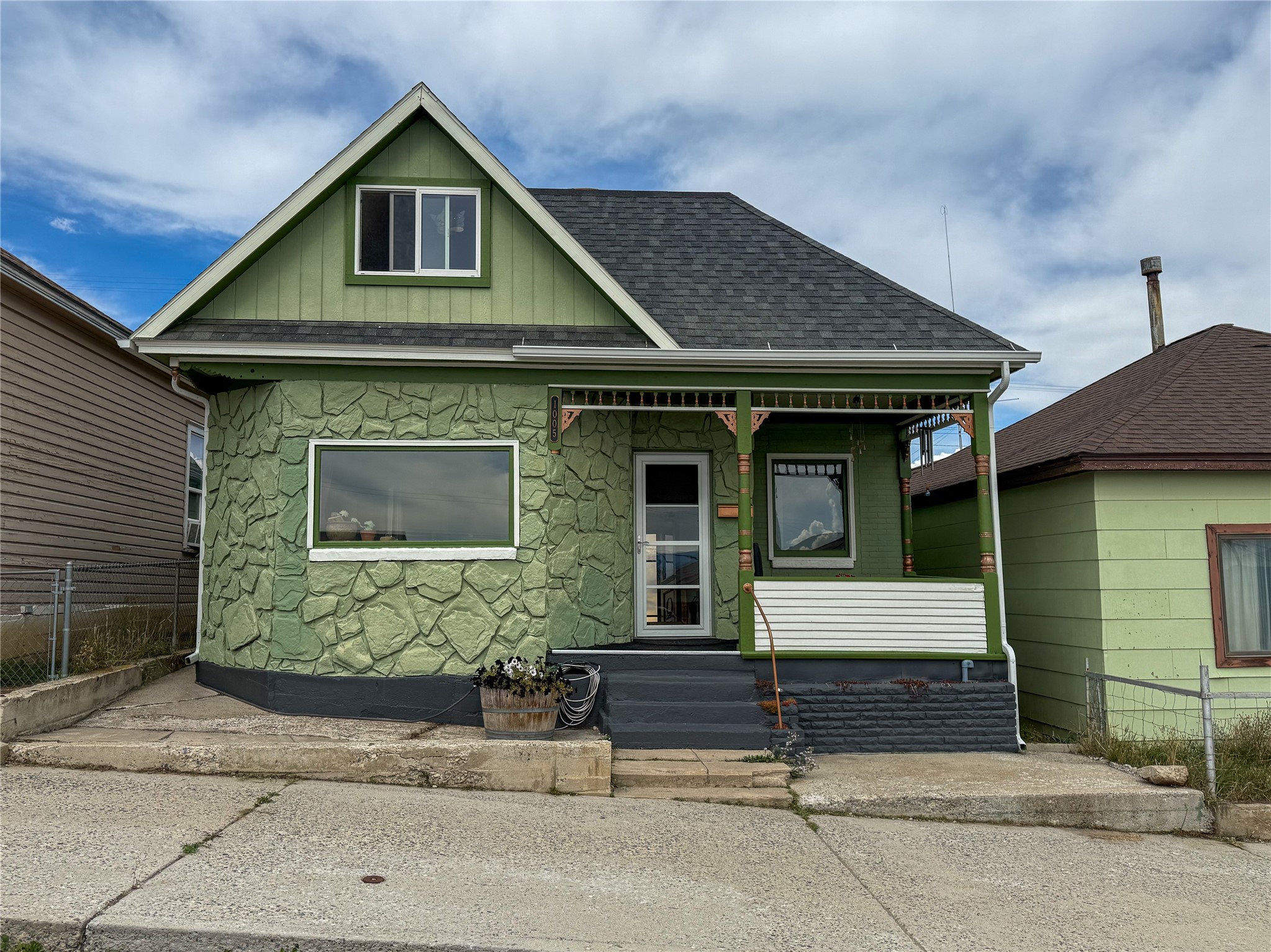 1005 Hornet Street — photo