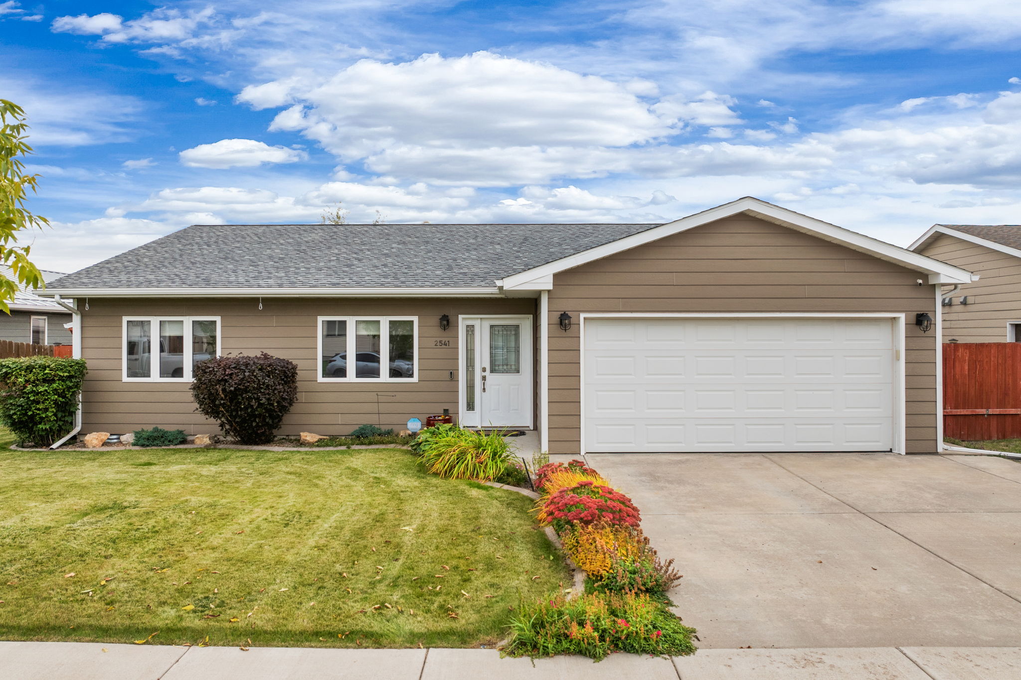 2541 Castle Pines Way — photo