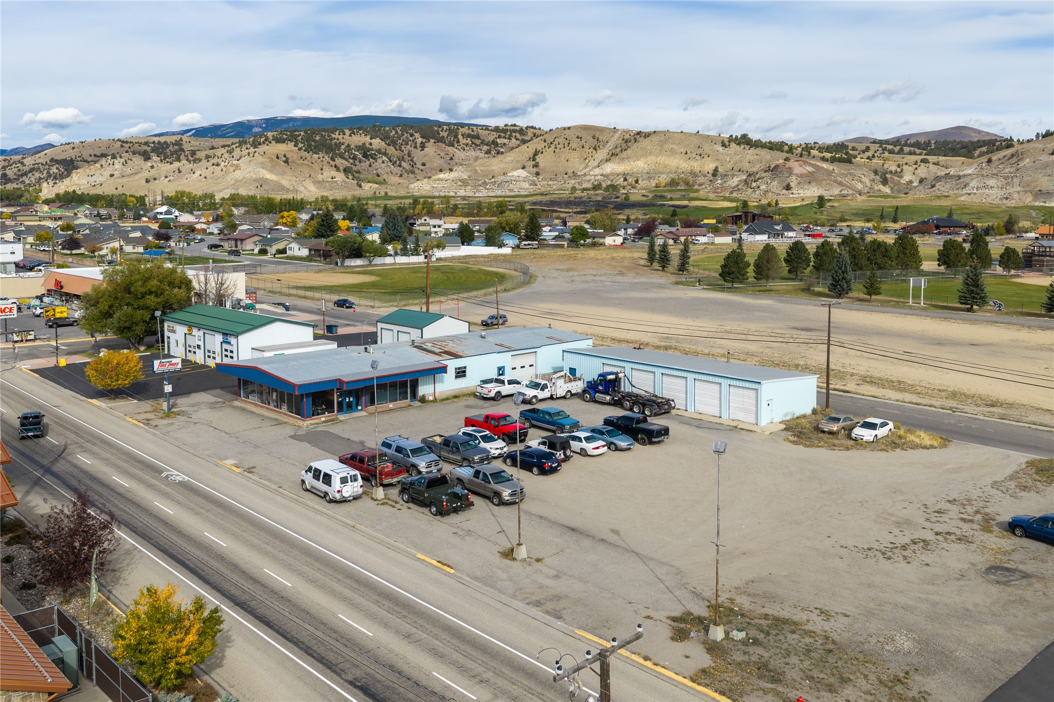 1400 E Commercial Avenue — photo