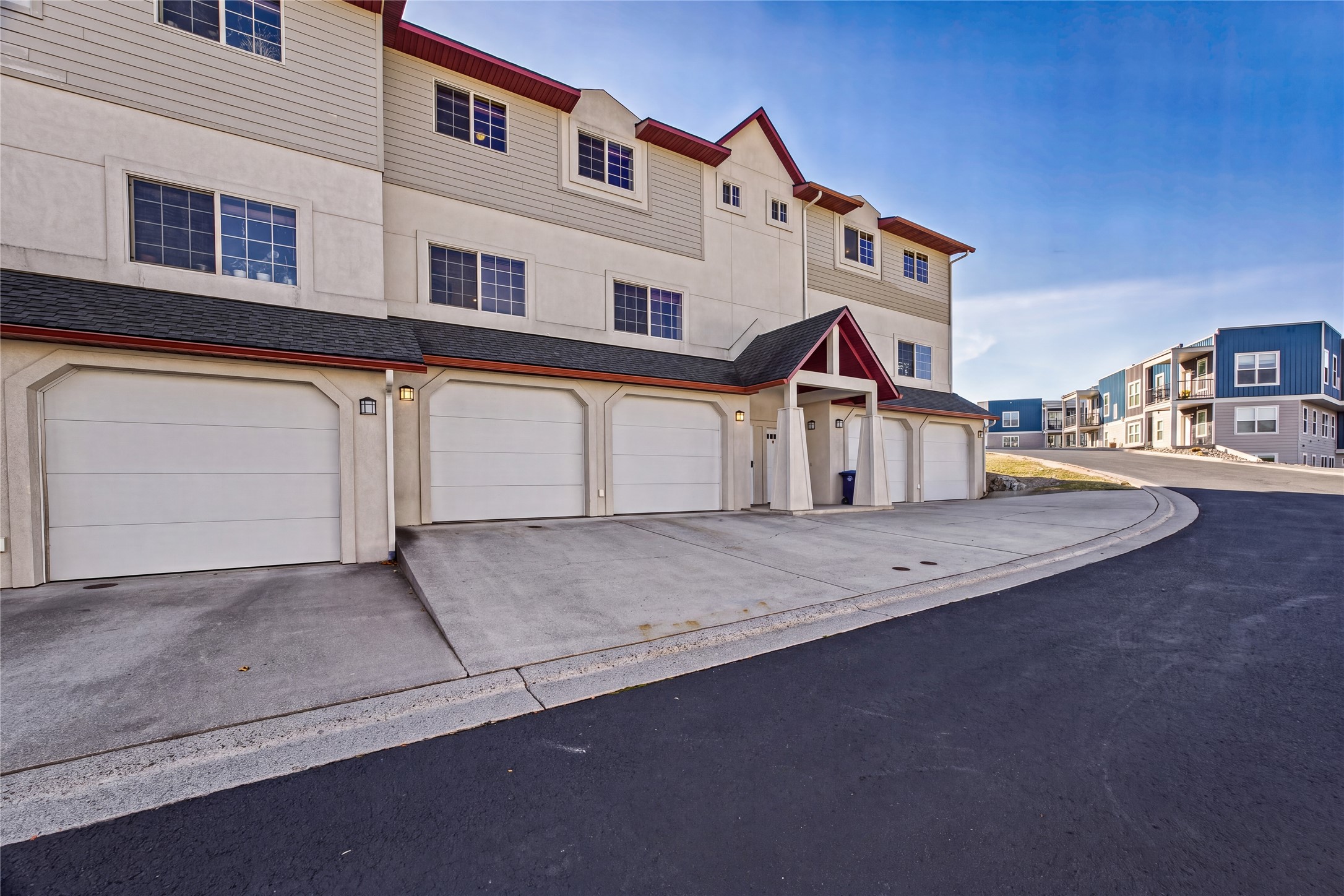 825 Crestmont Way Unit B — photo