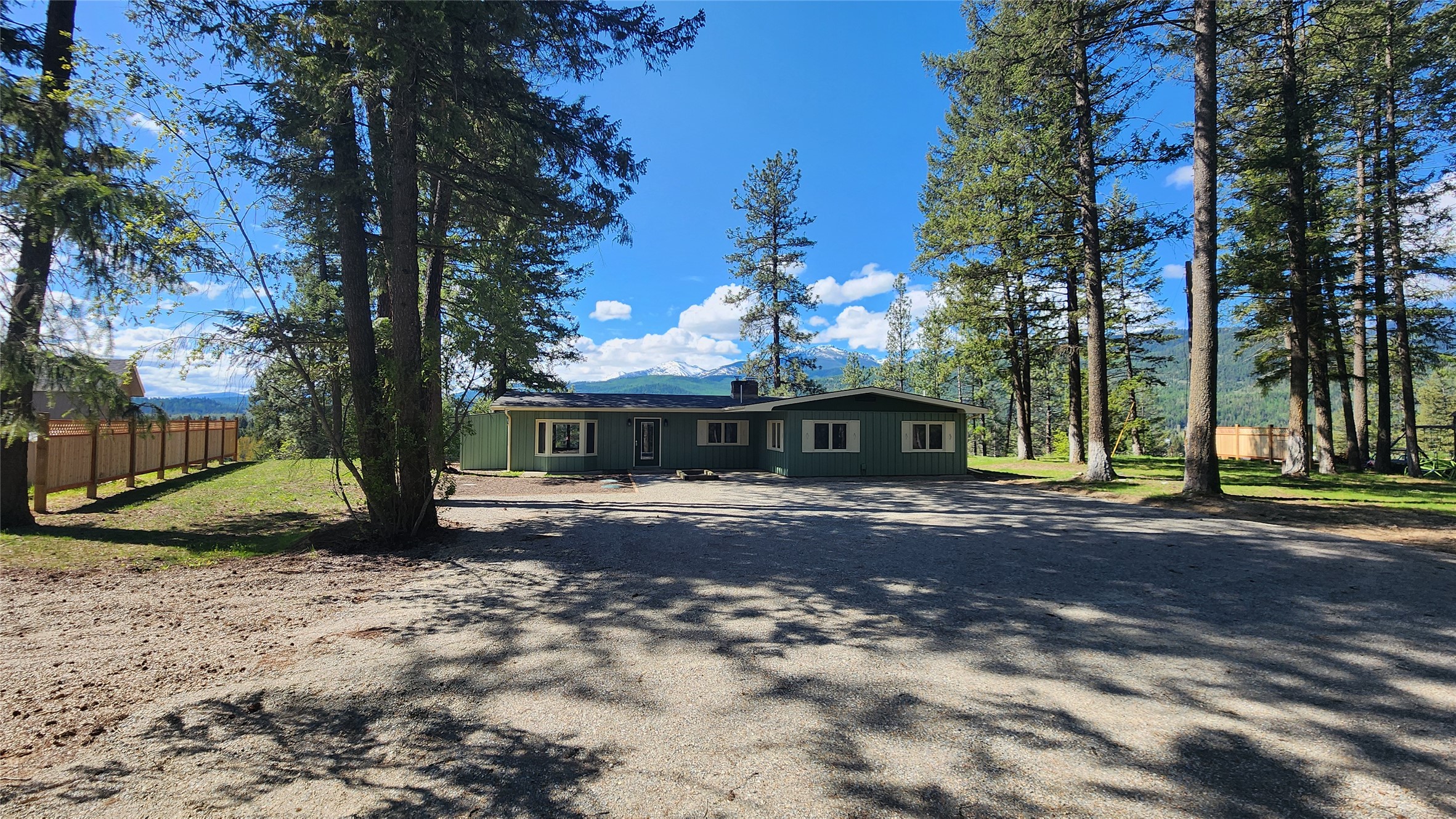 1497 Kootenai River Road — photo