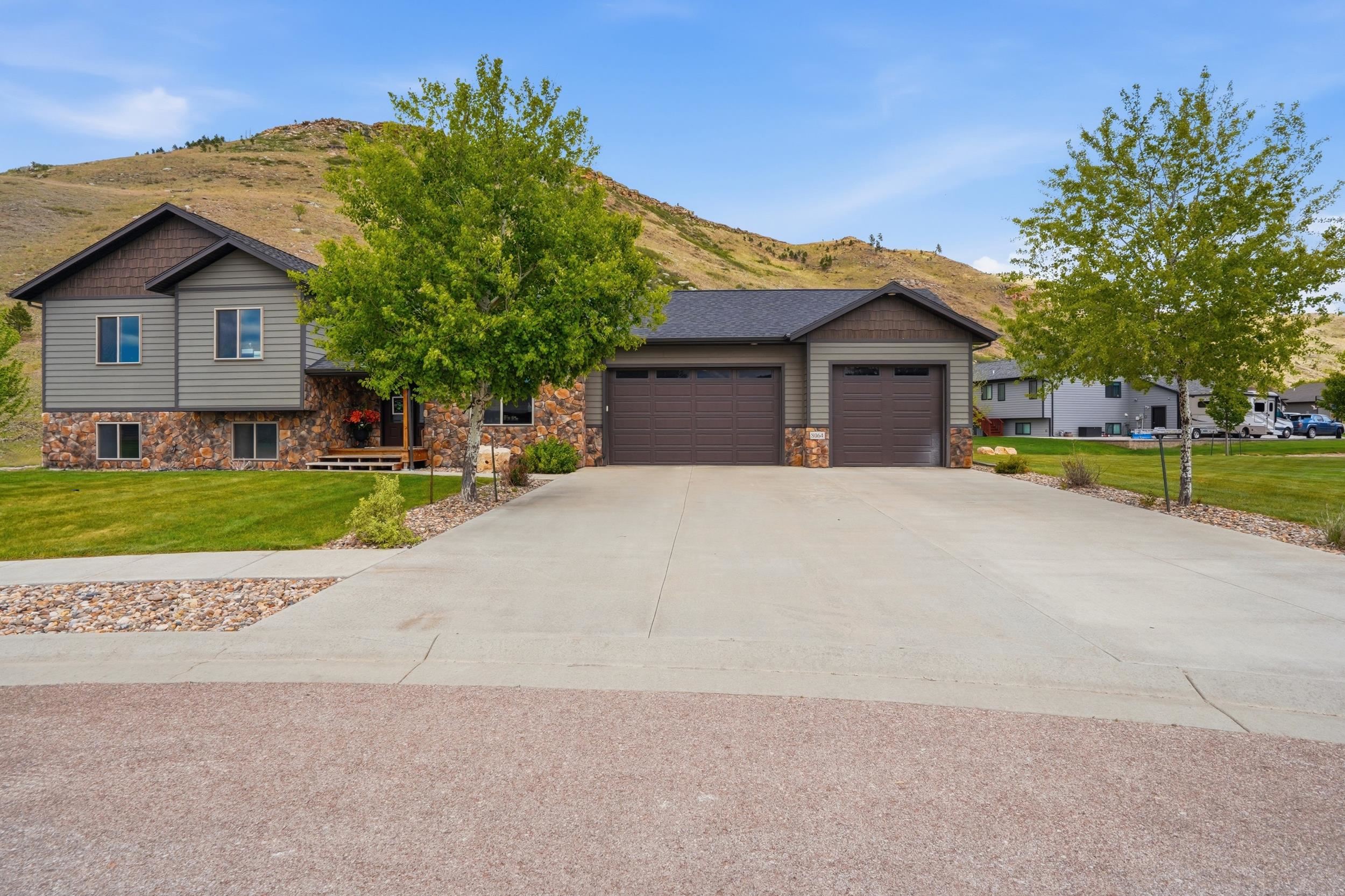8064 Steamboat Ct — photo