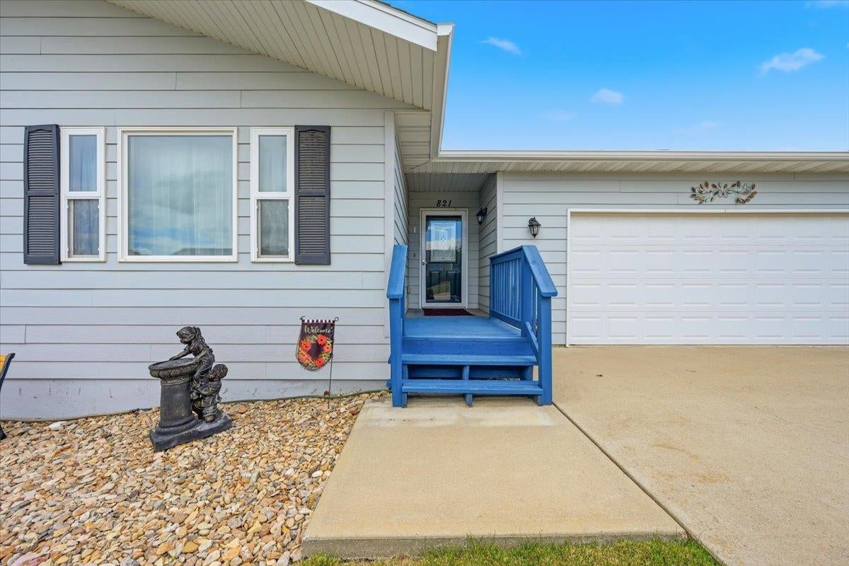 821 Ridgeview, Belle Fourche, SD 57717 — photo 2
