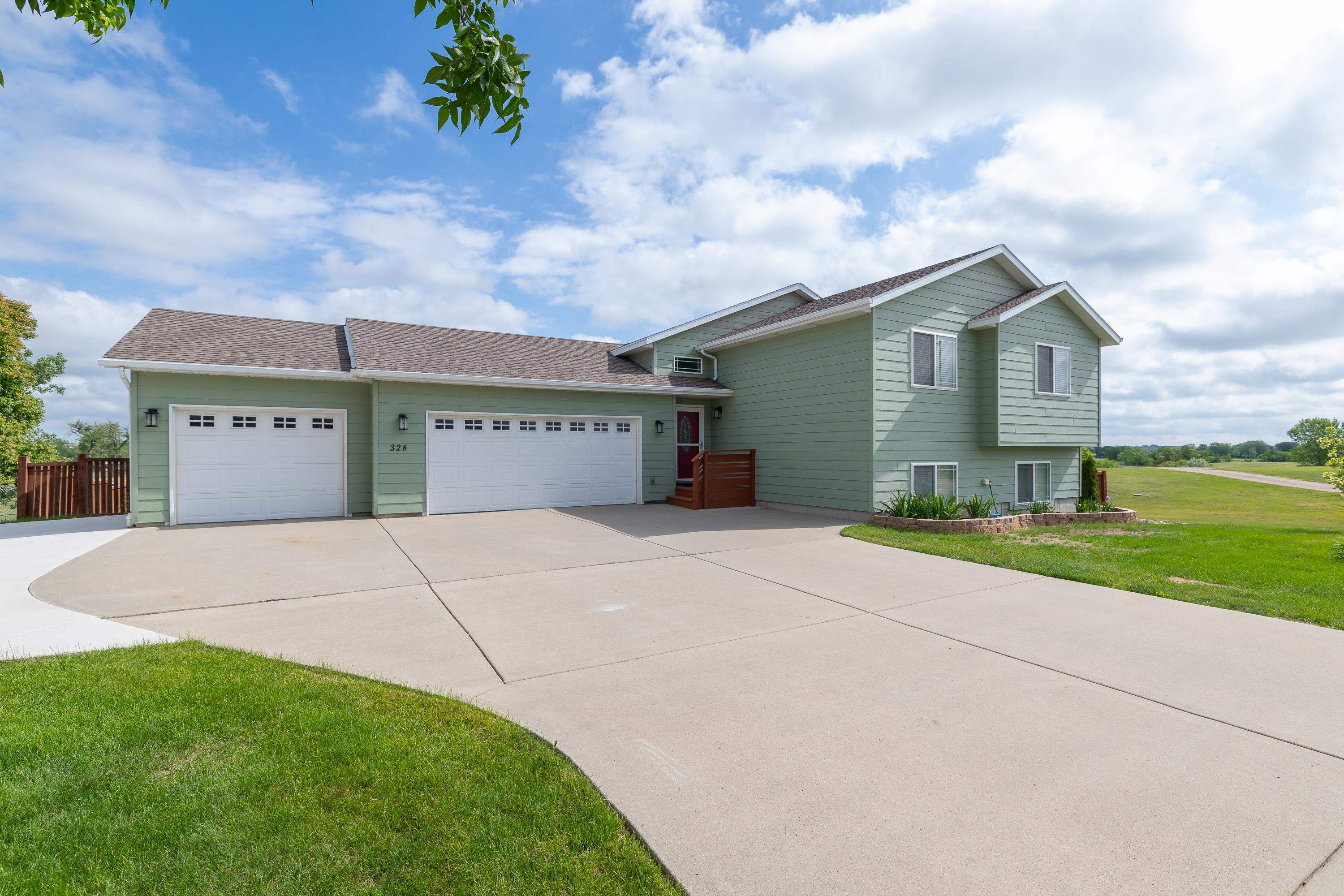 328 Ruhe Lane, Box Elder, SD 57719 — photo 2