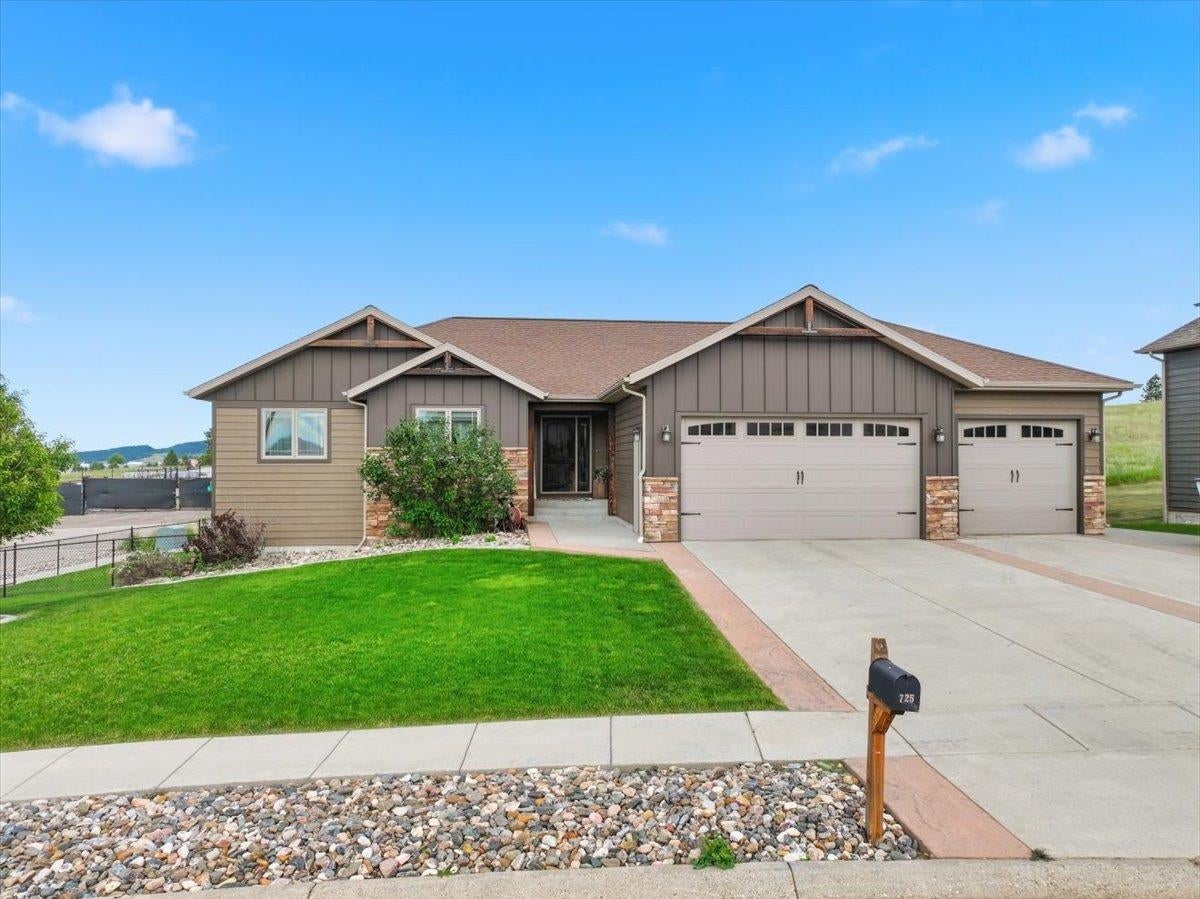 725 Maple Drive — photo