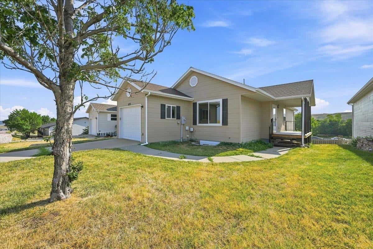 830 Heritage Drive — photo