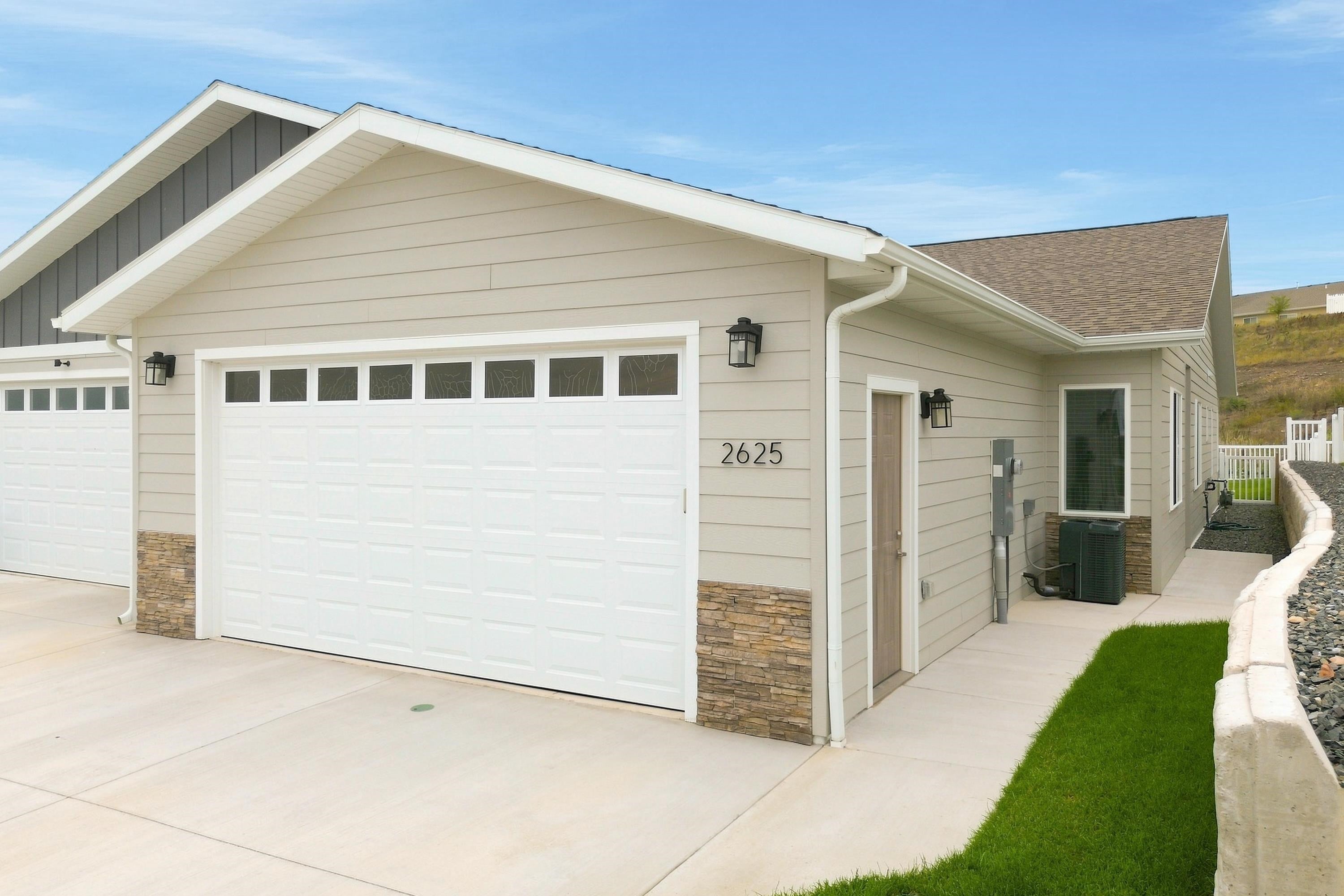 2625 Hennessy Dr — photo