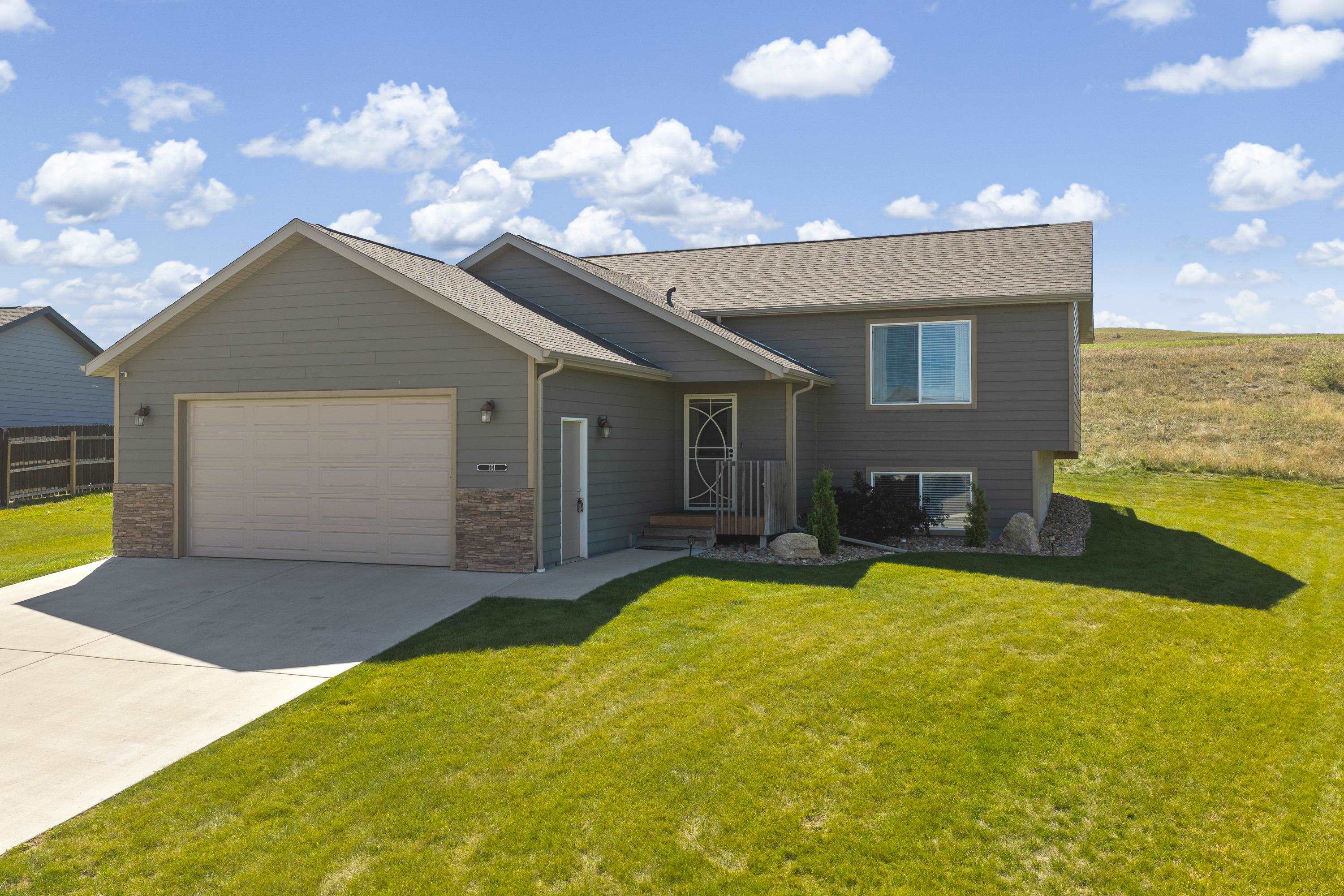 101 Giants Drive — photo