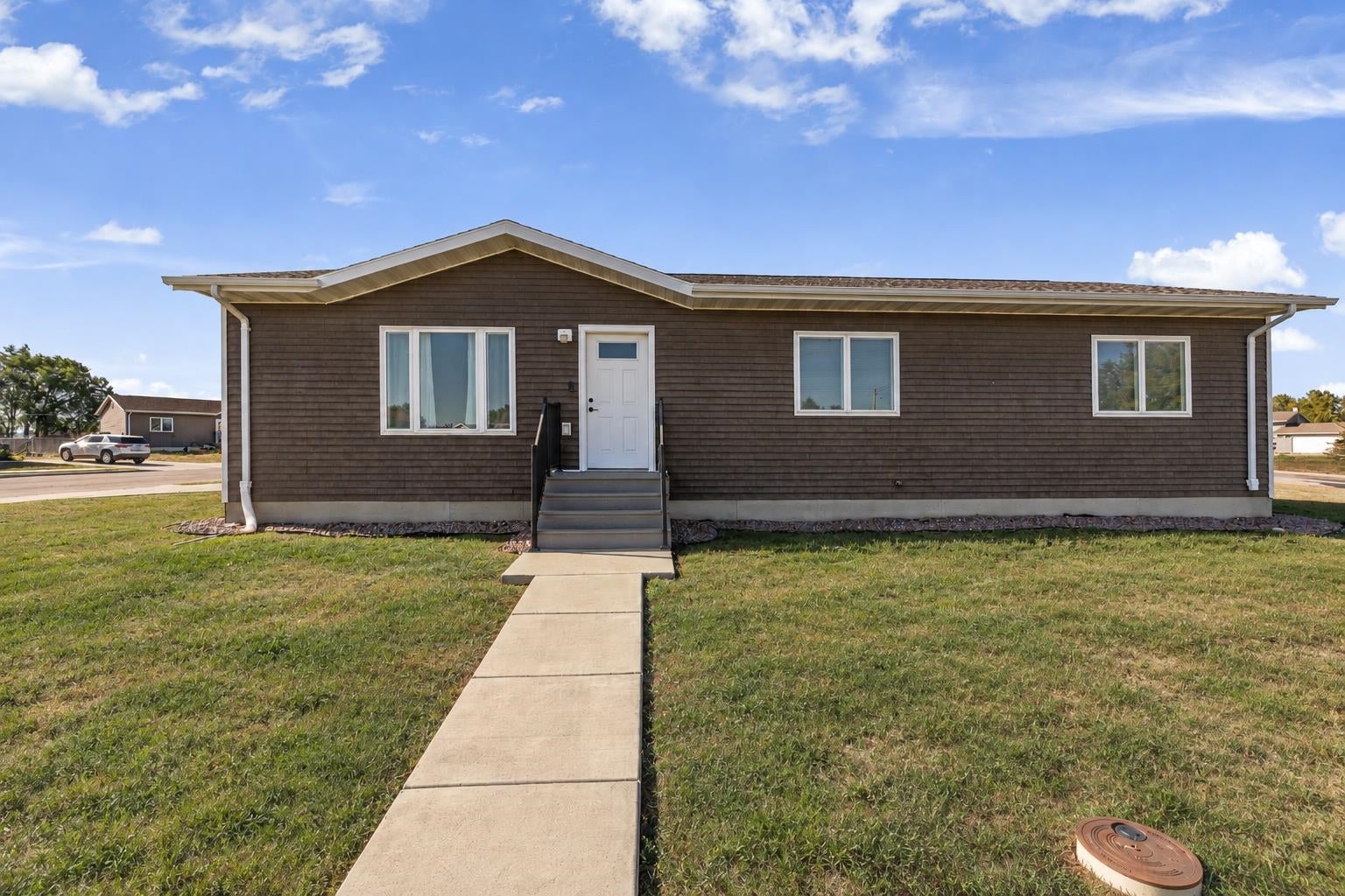628 Shuttle Ct — photo