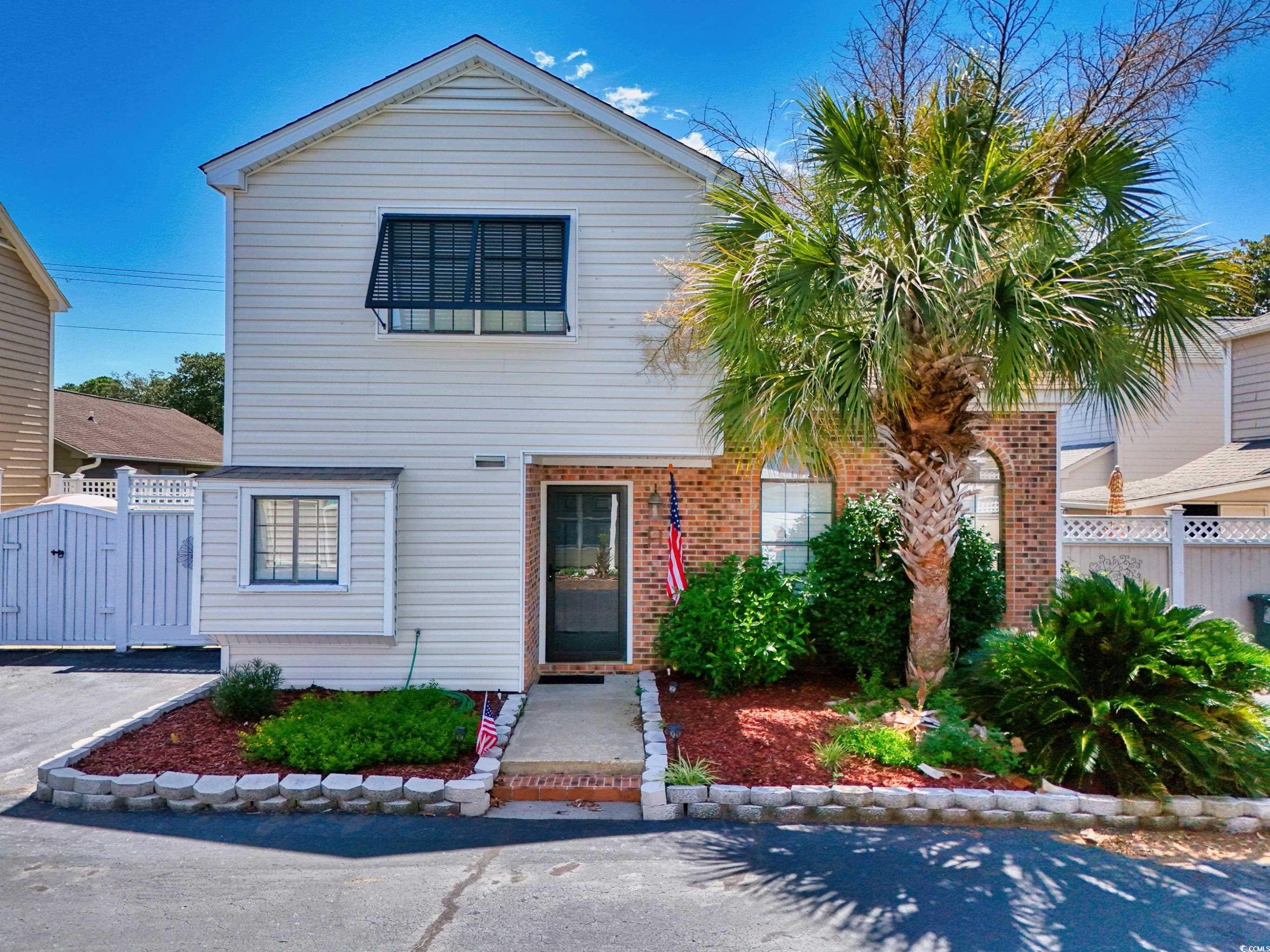 1004 Edge Dr. — photo