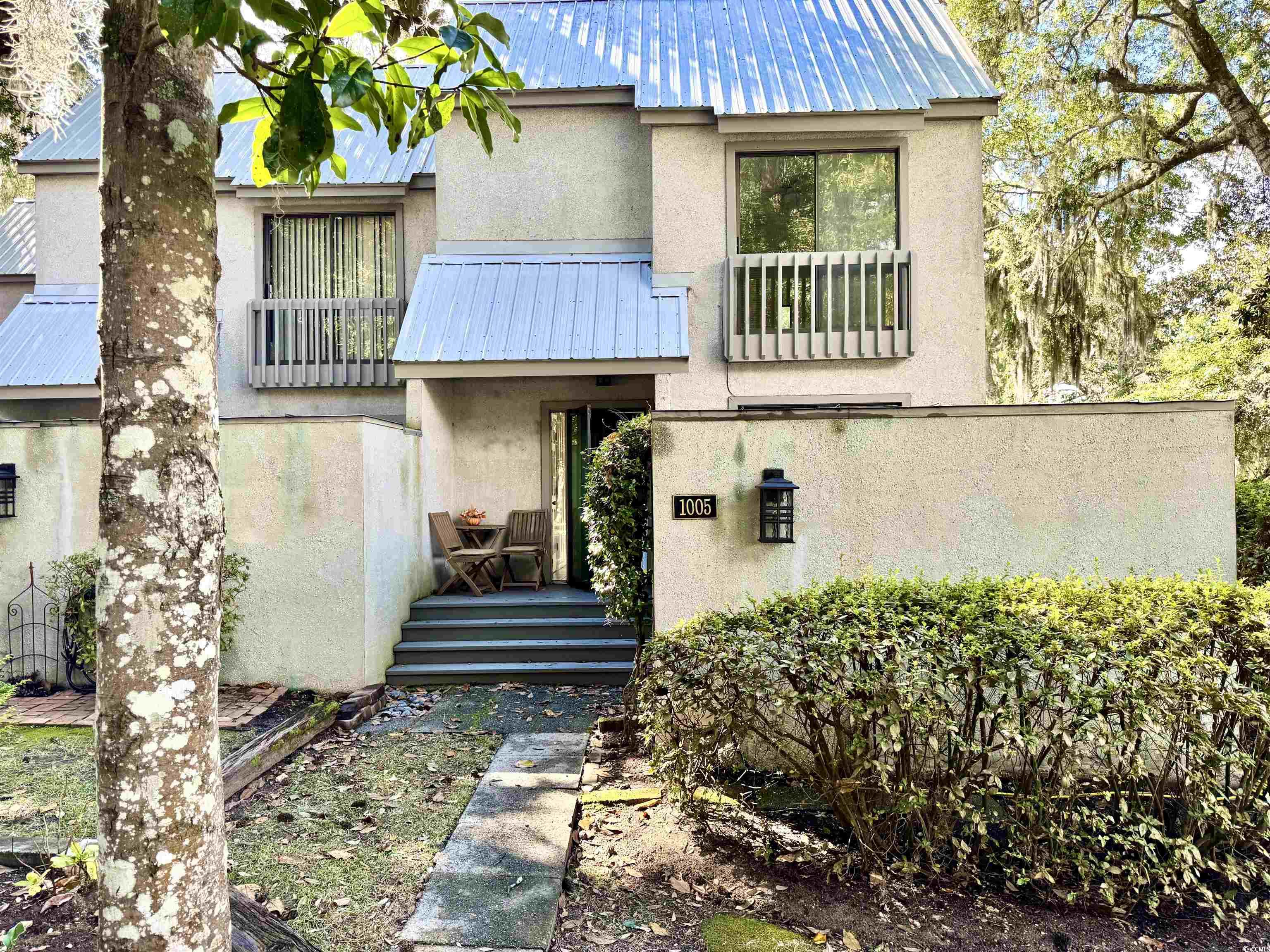 31 Battery White Ct. 1005 — photo