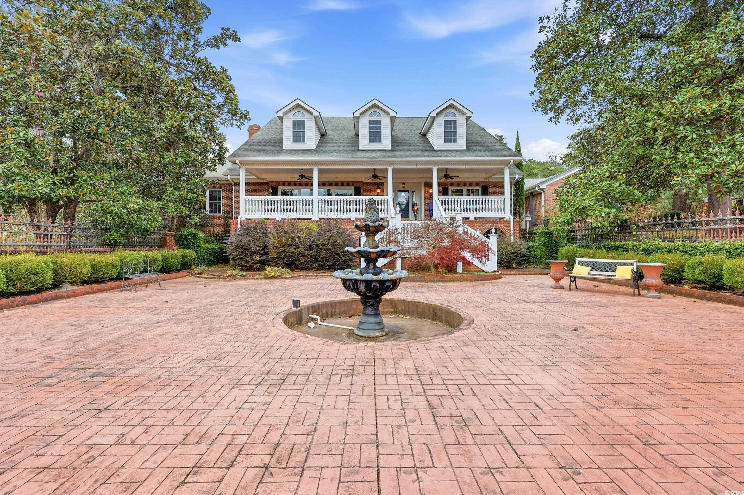 705 Woodland Dr. — photo