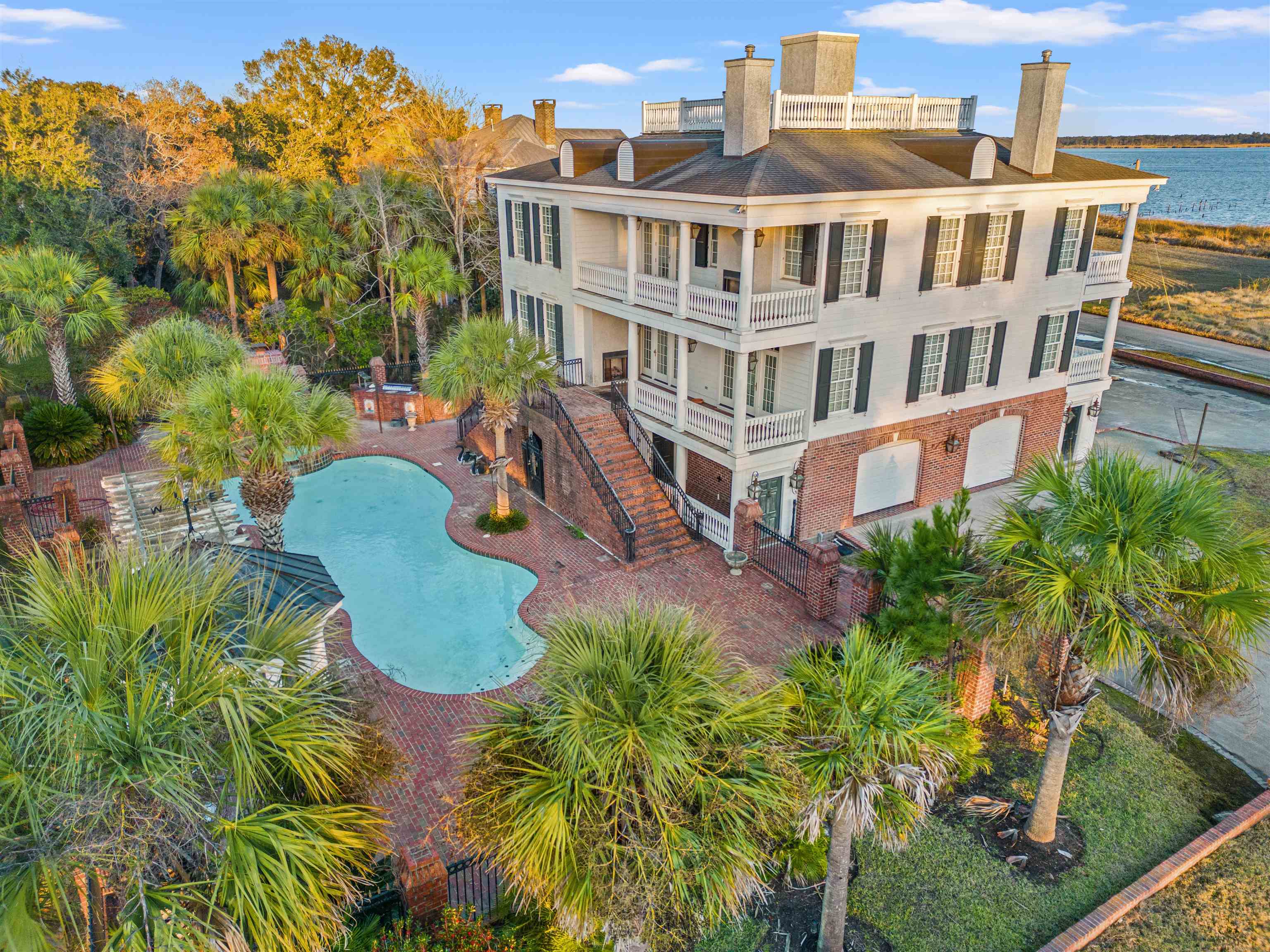 101 Greenwich Dr. — photo