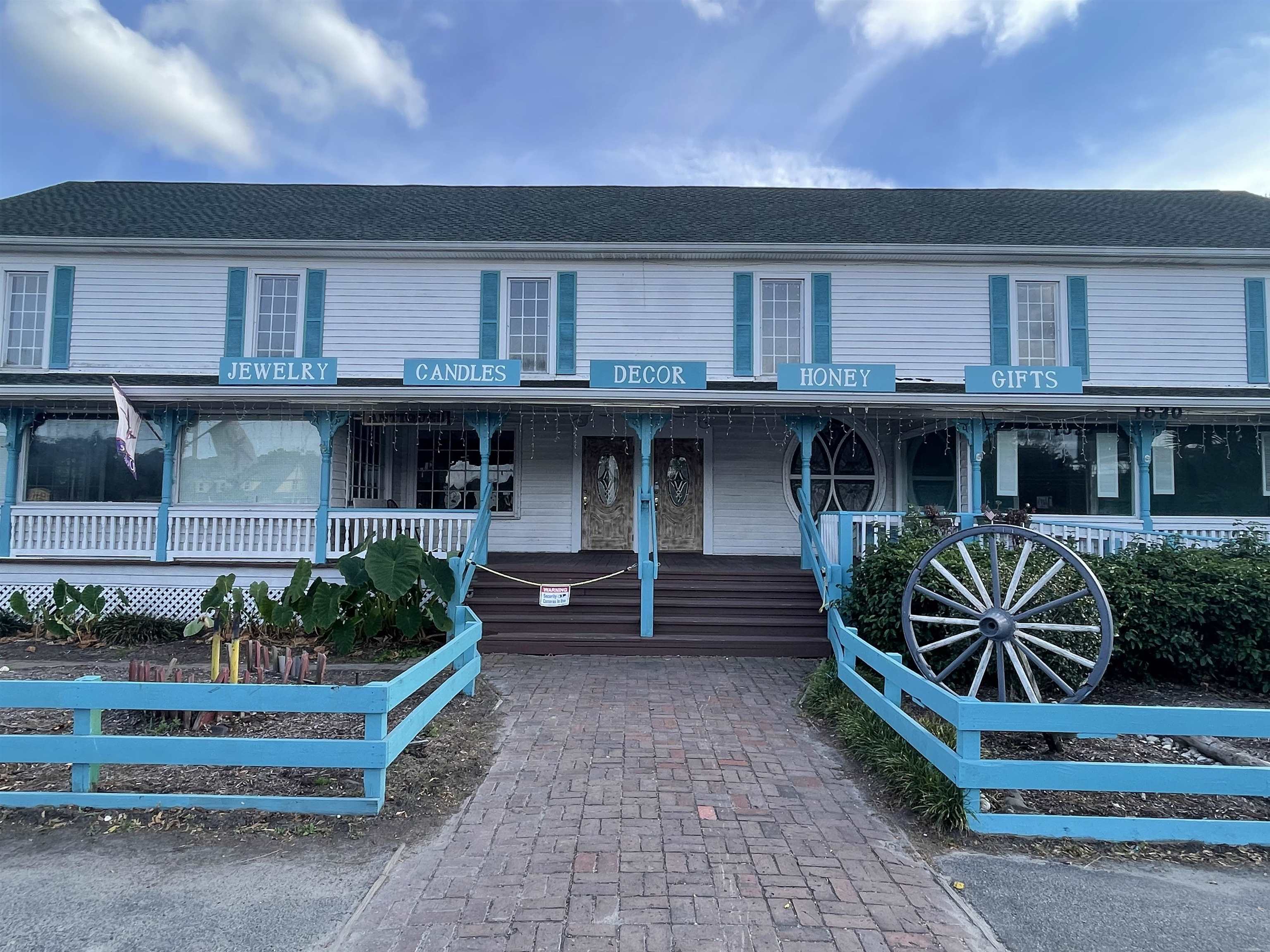 1530 Highway 17 — photo