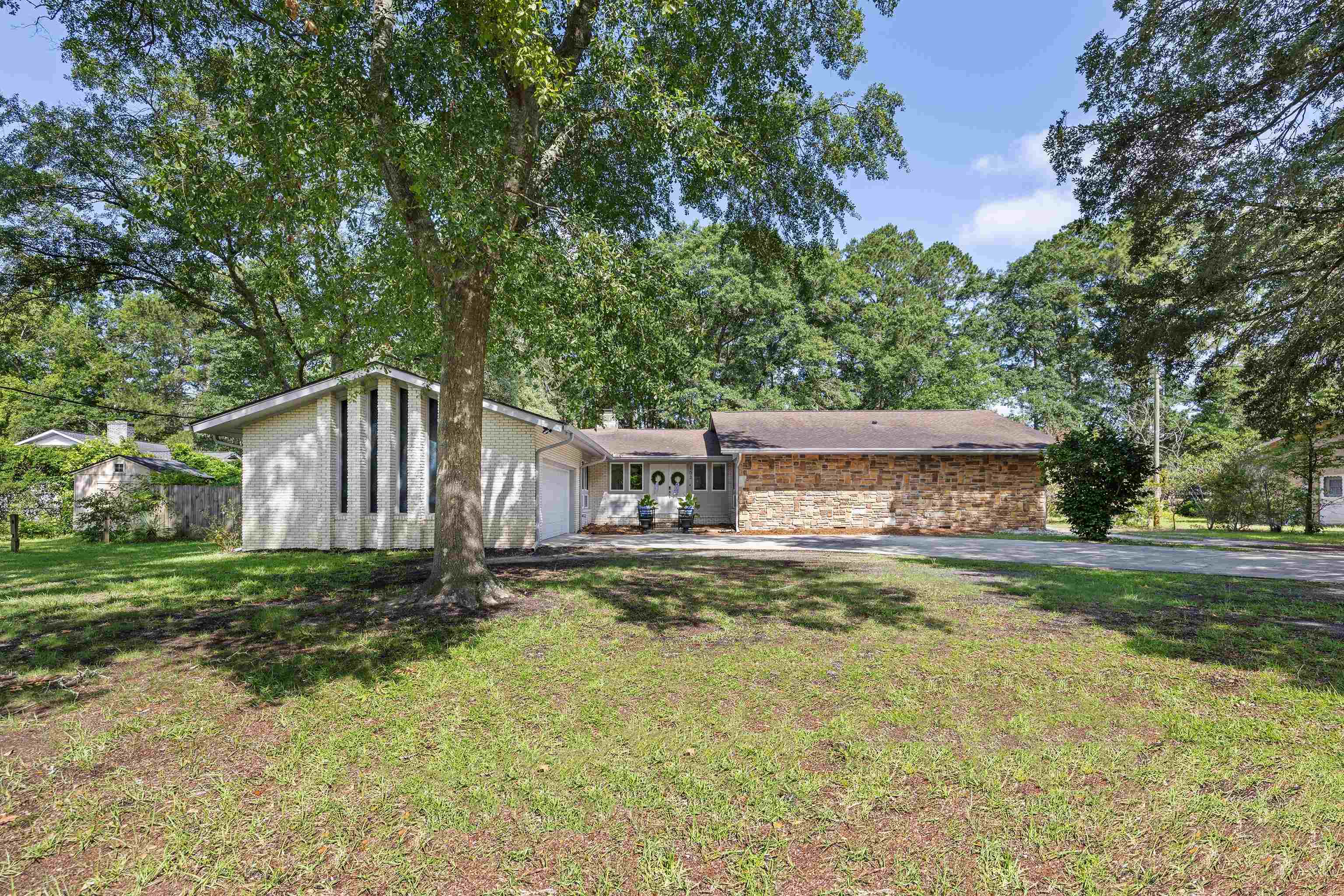 103 Wofford Ln. — photo