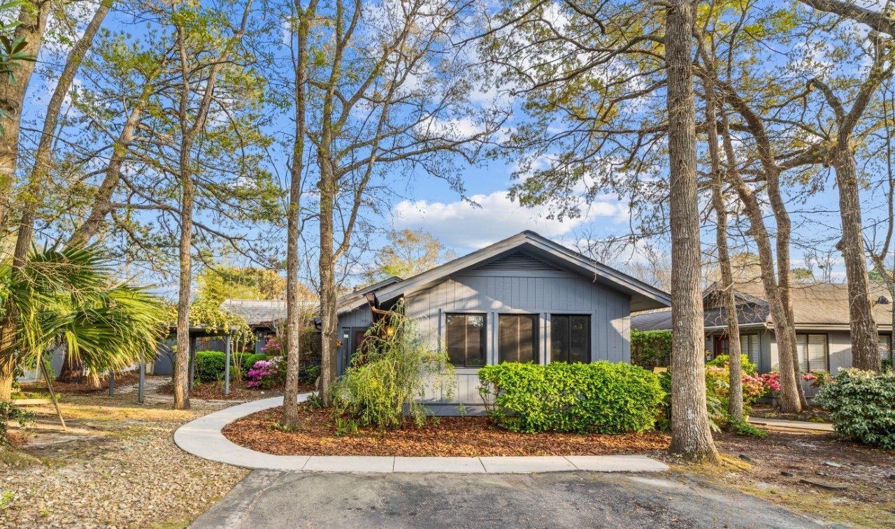 915 Cedarwood Circle — photo