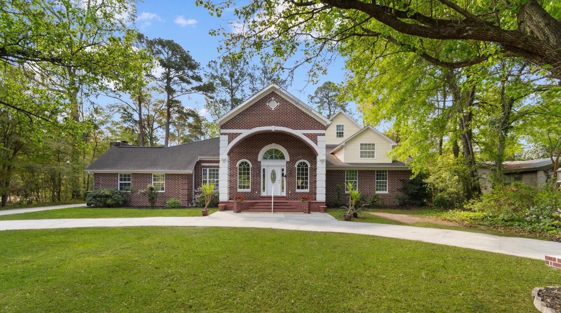 146 University Dr. — photo