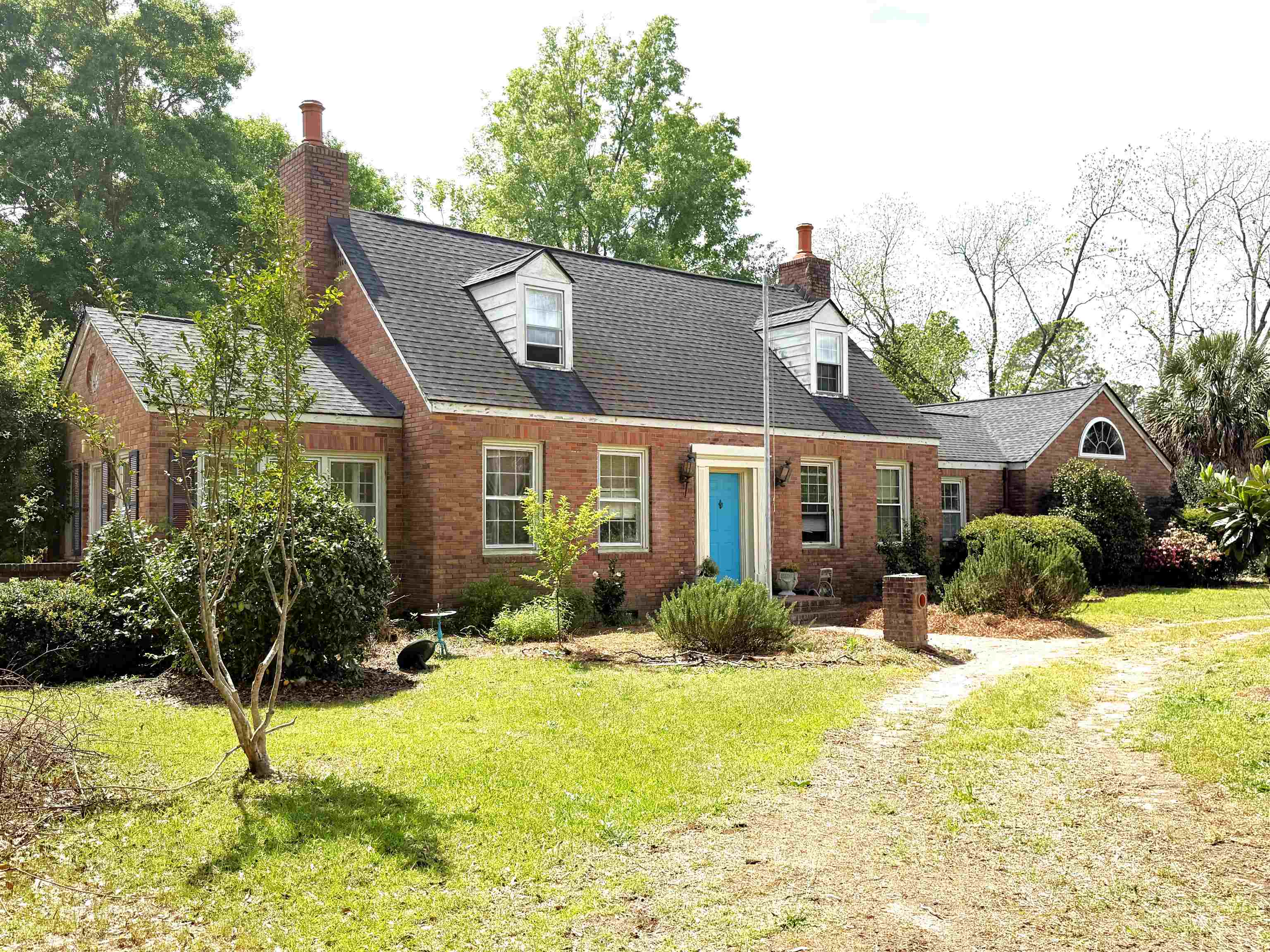 605 E Main St. — photo