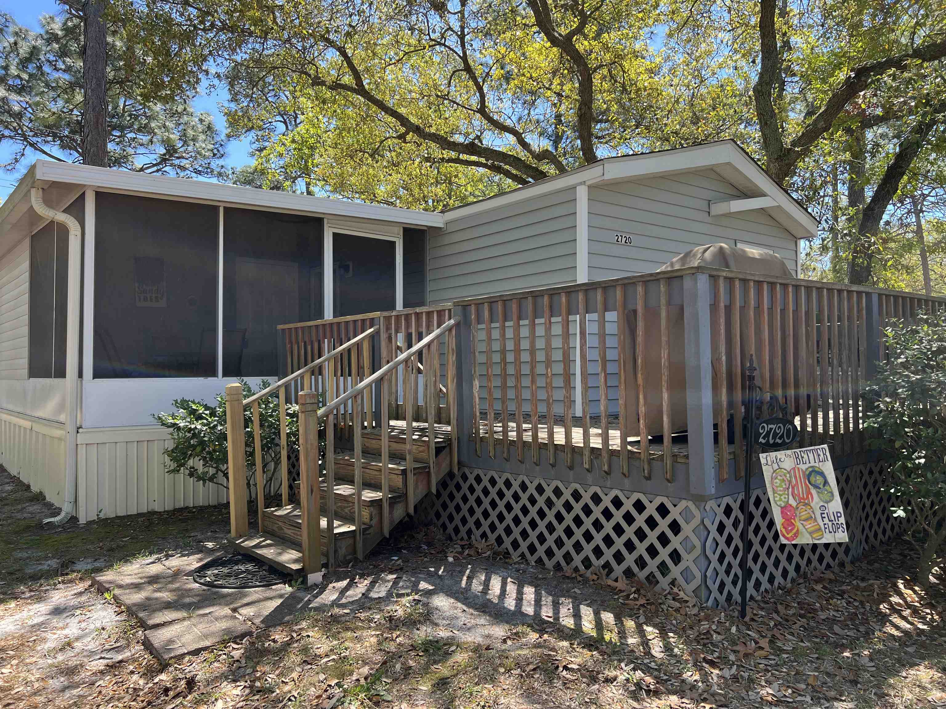 2720 Leo Dr. — photo