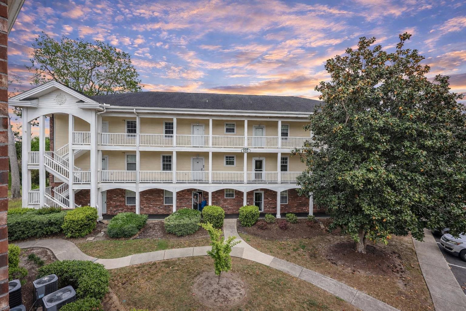 695 Riverwalk Dr. 202 — photo
