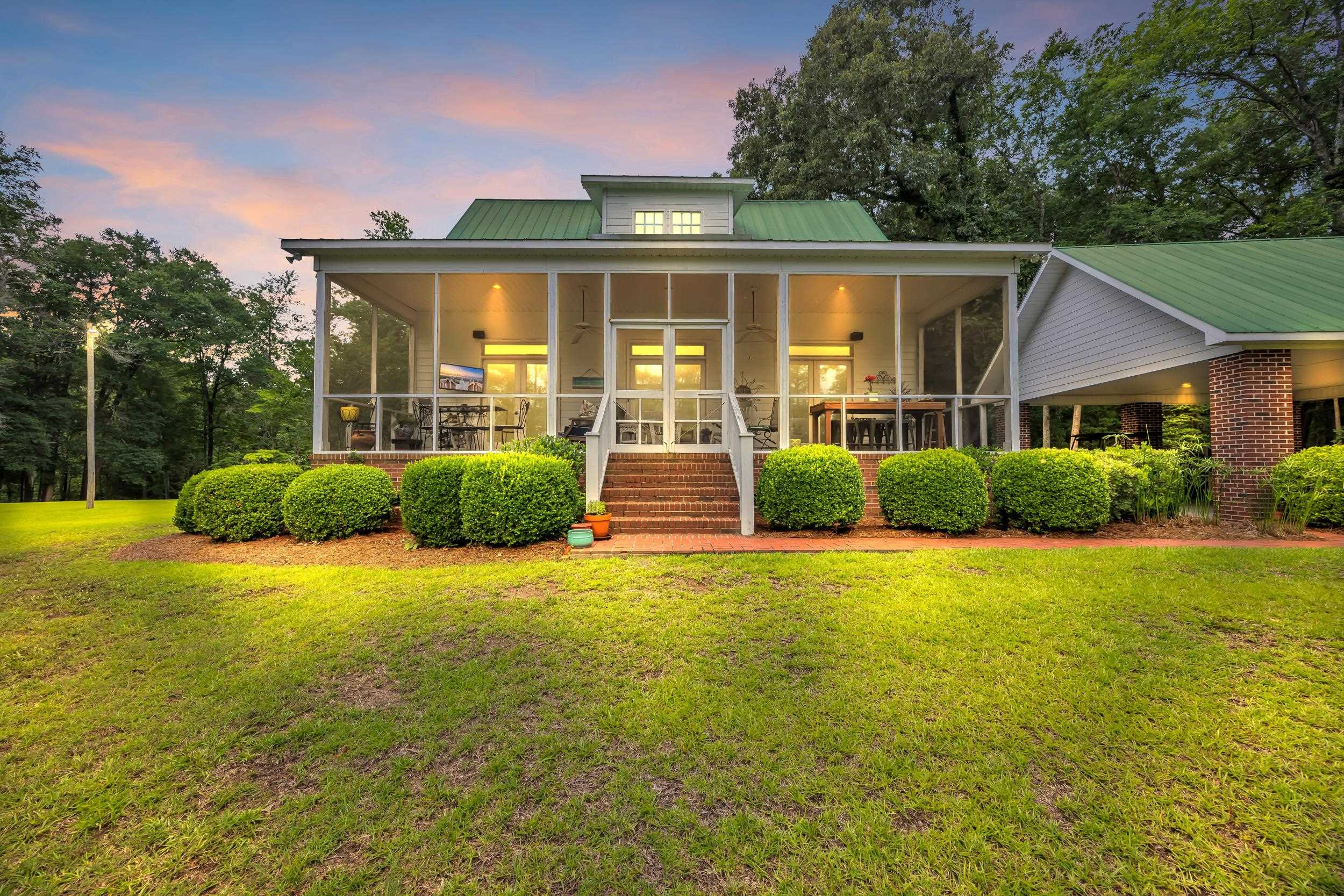 3231 Center Rd. — photo