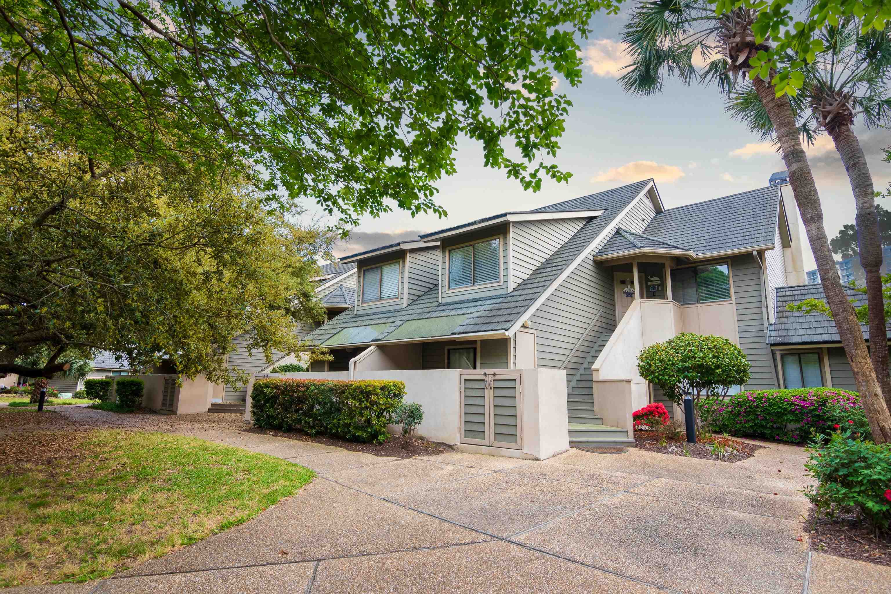 129 Hartland Dr. 8-D — photo
