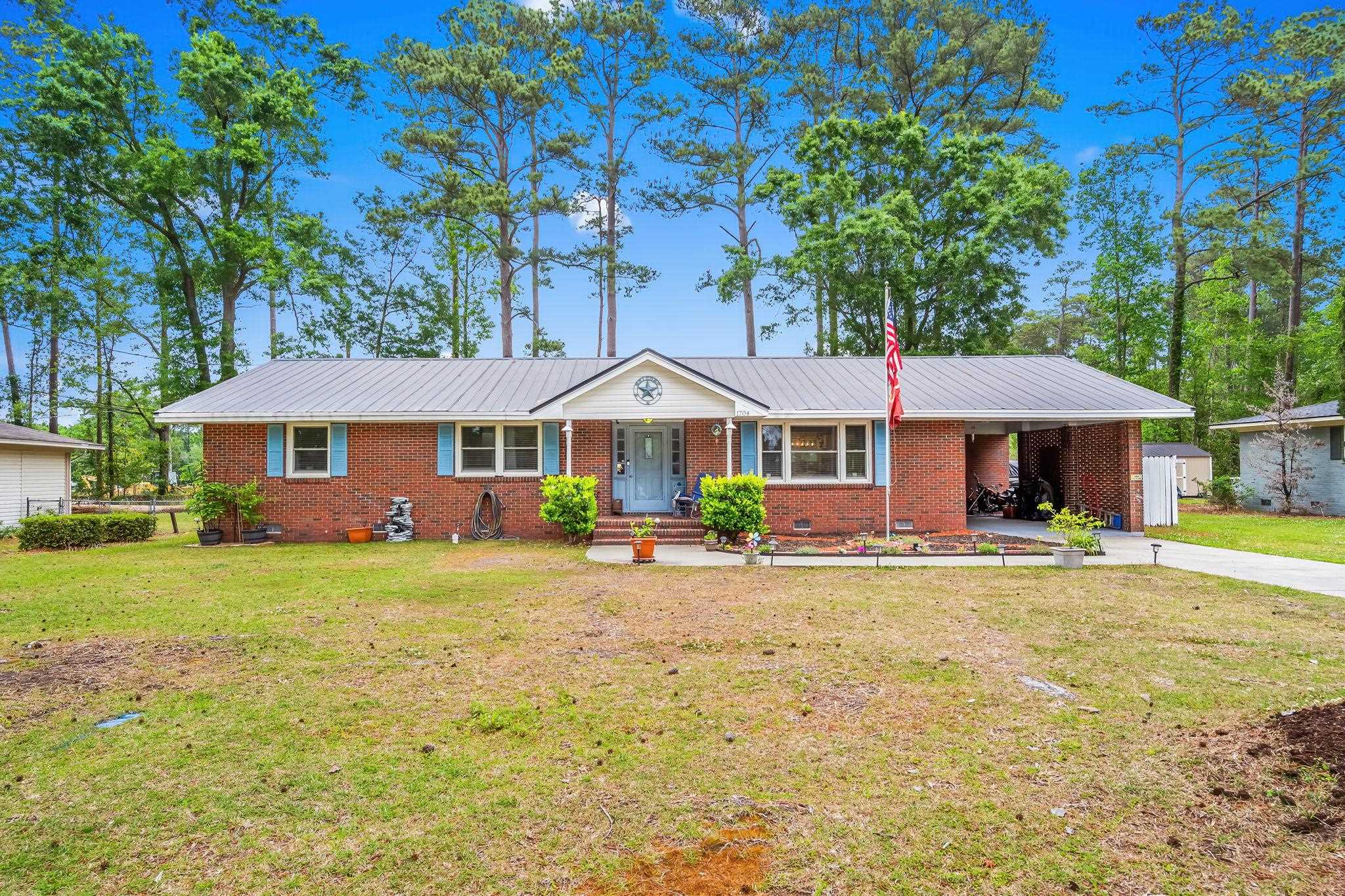 1704 Sherwood Dr. — photo