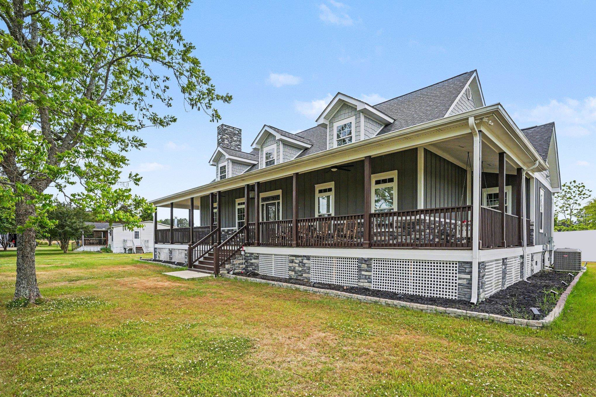 942 Meadow Dr. — photo