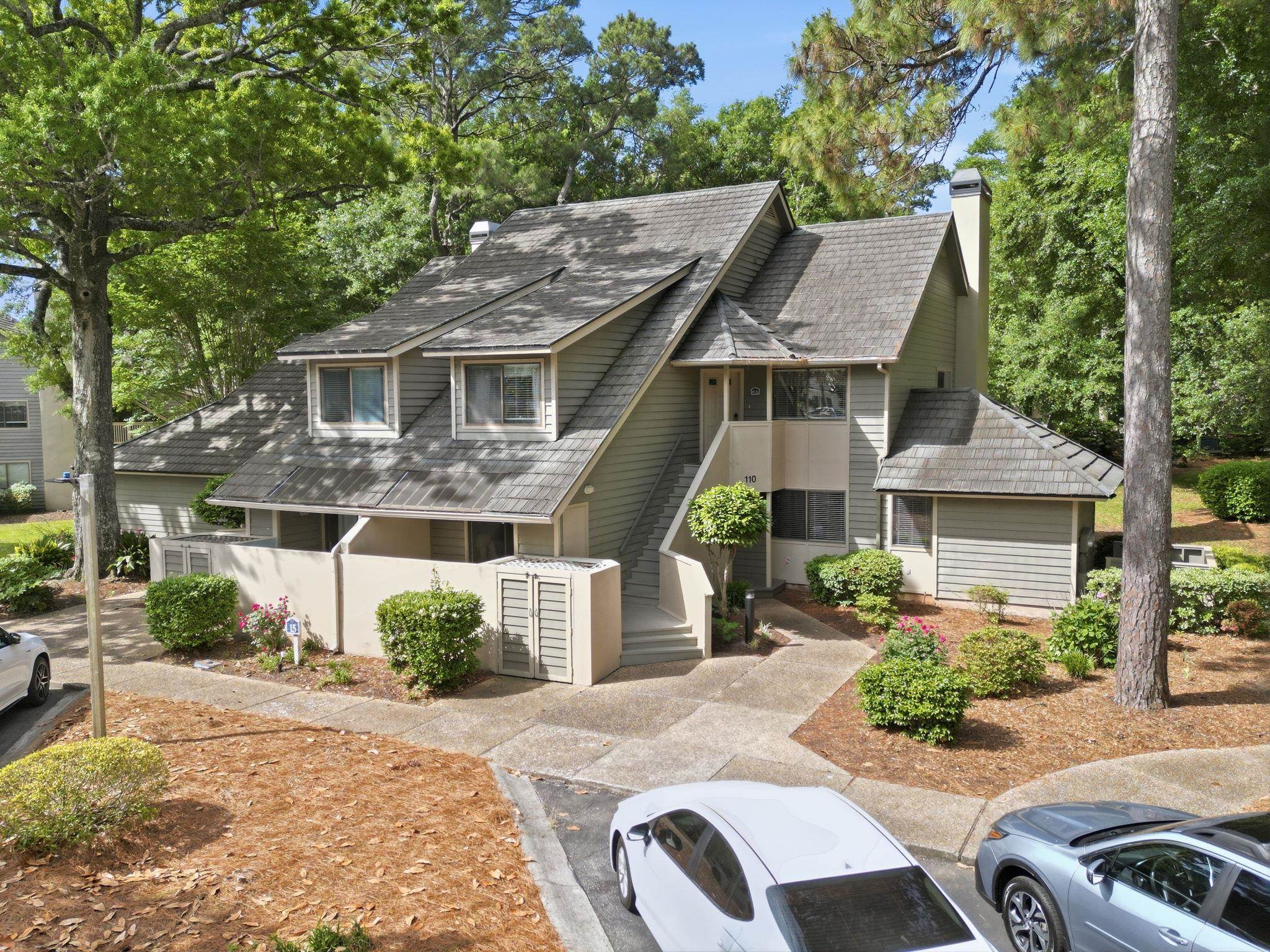 110 Hartland Dr. 15-E — photo