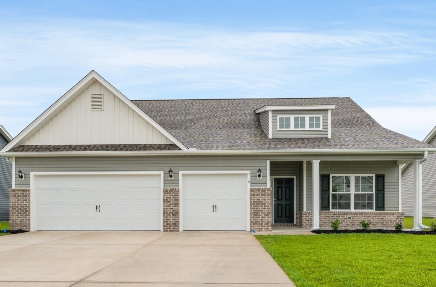 72 Cove Ln. — photo