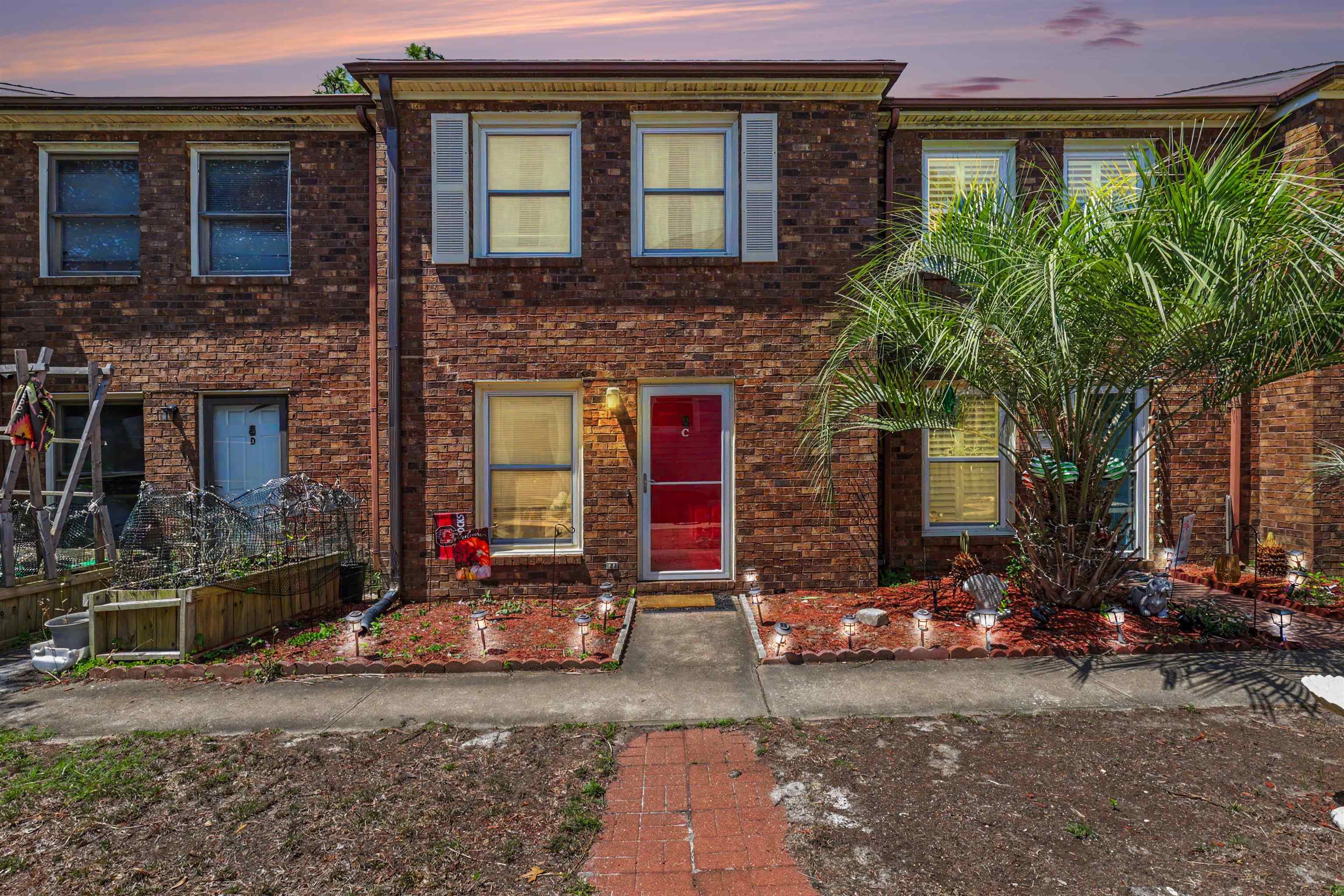 1707 Edge Dr. C — photo